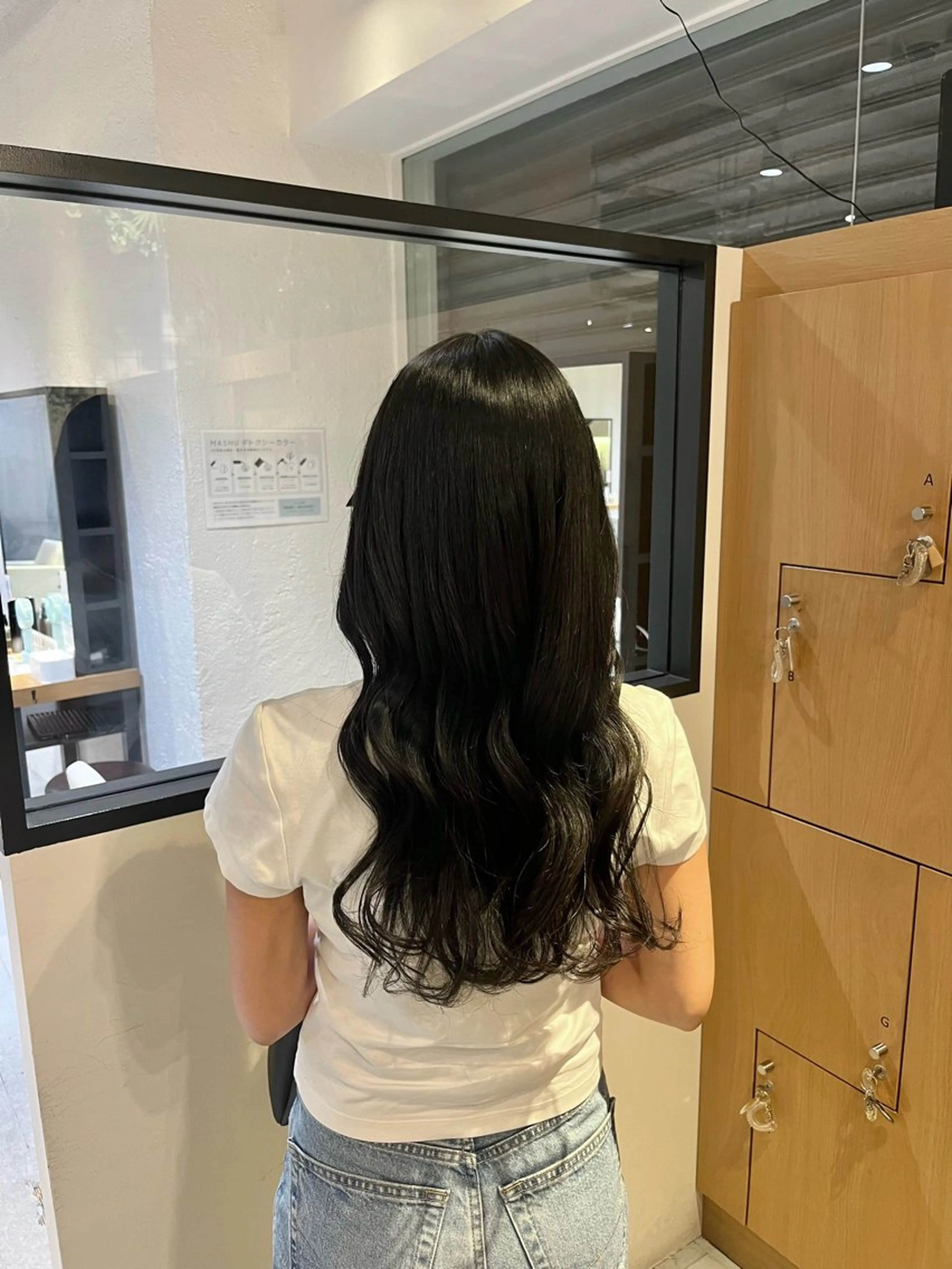 ロング カラー 湯谷 菜々美のヘアスタイル