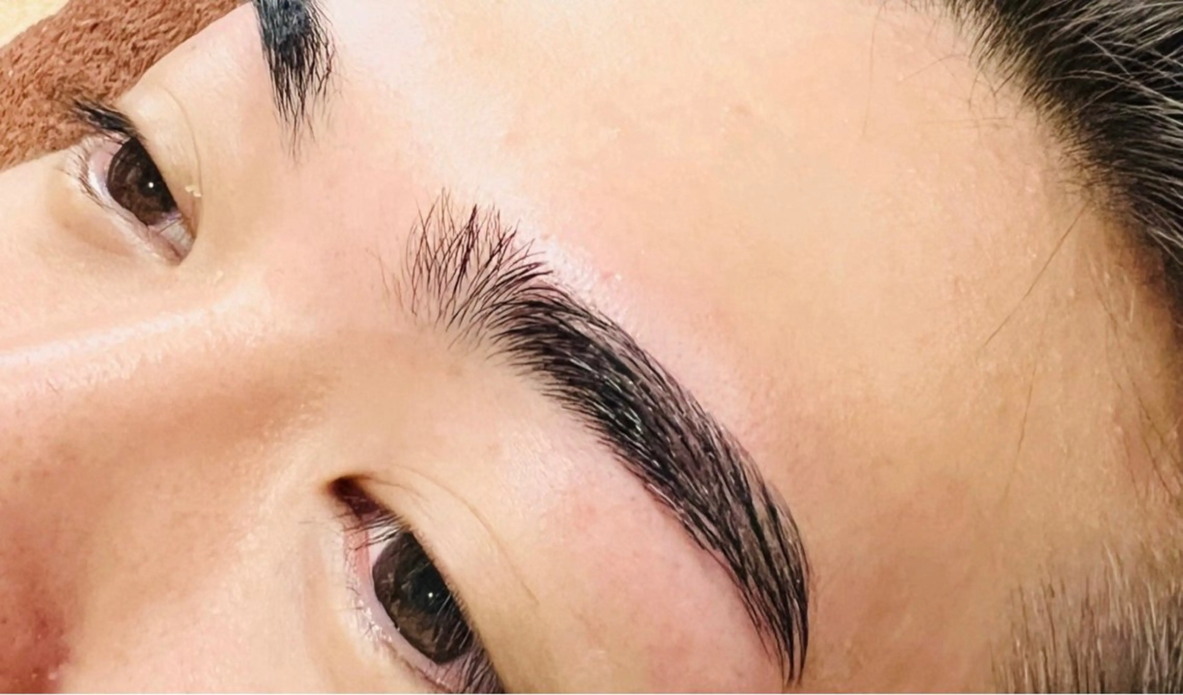 【5名様限定！⭐️】メンズ眉毛ワックス脱毛✨低刺激ワックス使用でお肌の負担が少ないです♪の写真