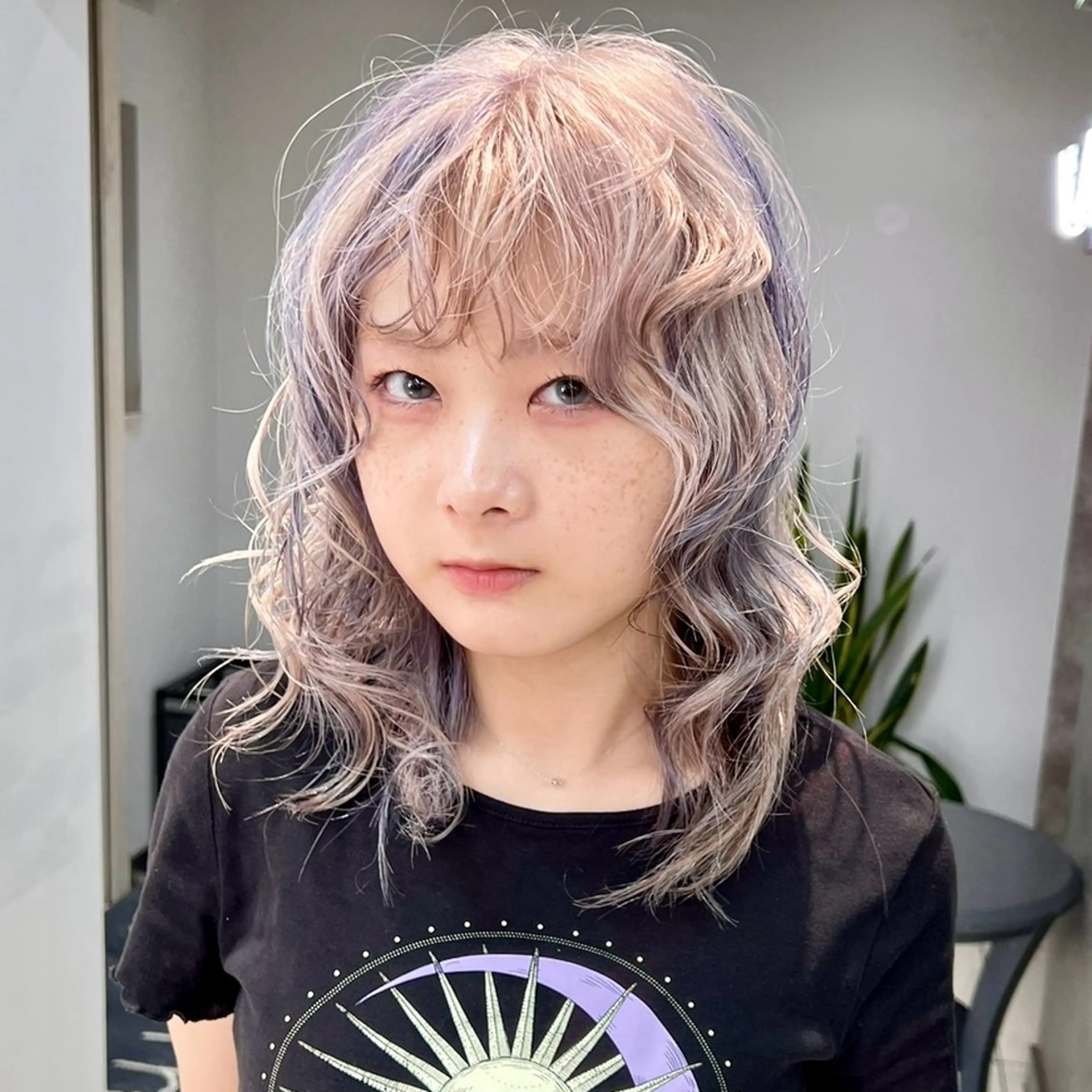 ミディアム カラー カット ヘアカラー ハイトーンカラー/ さらさのヘアスタイル