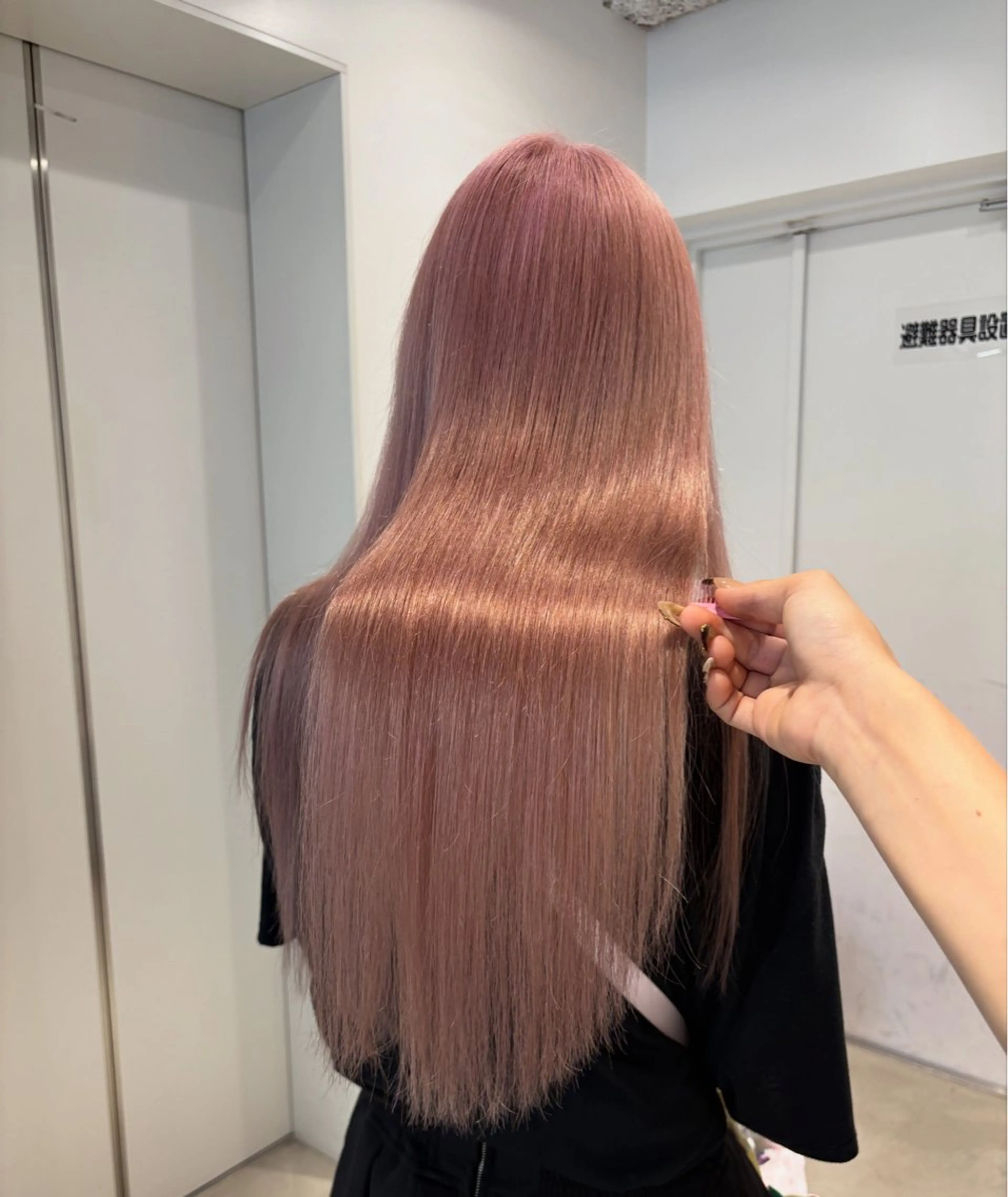 ロング カラー 透明感カラー ピンクカラー カット ヘアカラー EIGHT mana 海外グレージュ🥥のヘアスタイル