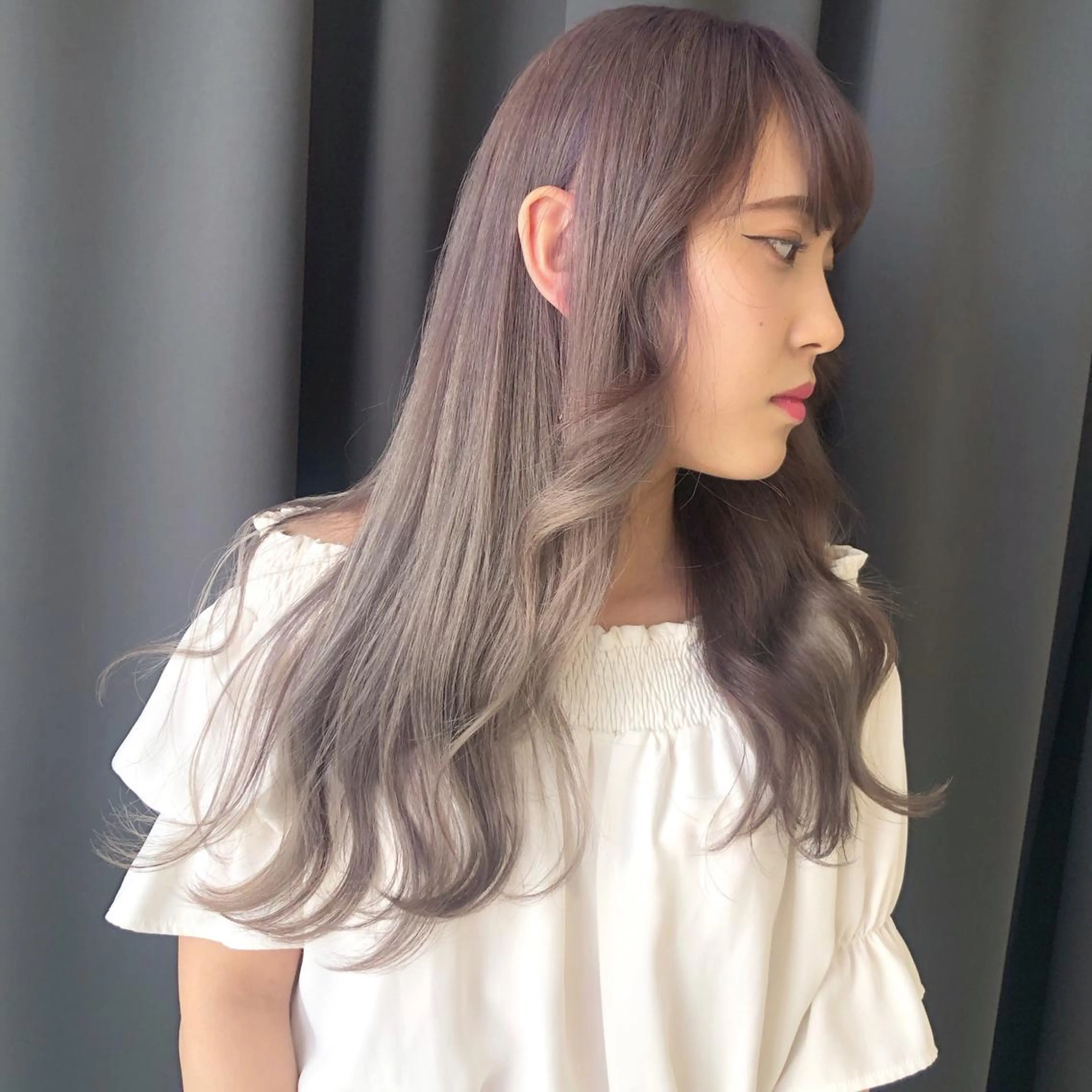 ロング カラー グレージュ ORIKA 美容室のヘアスタイル
