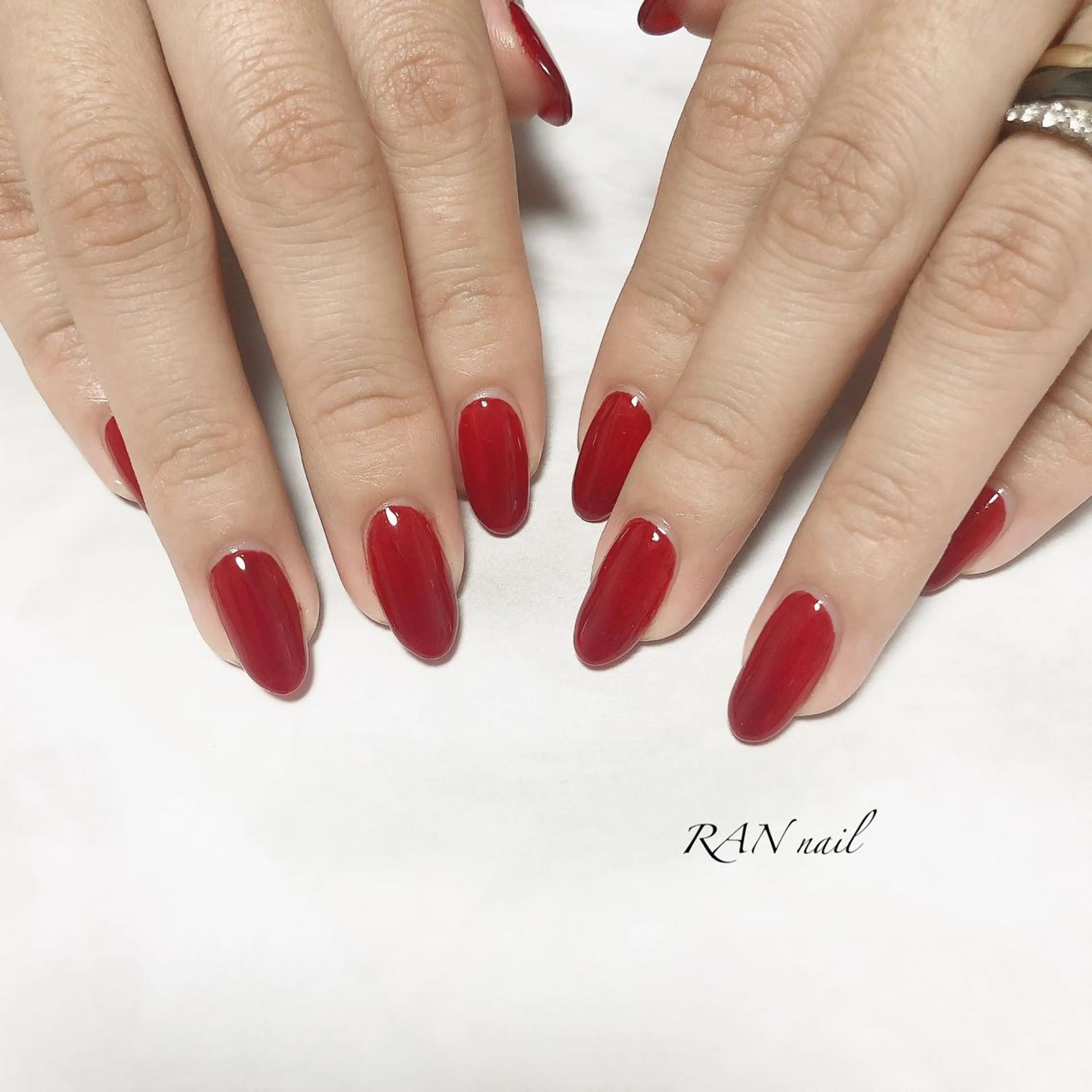 ネイル ジェルネイル オフィスネイル ワンカラーネイル パラジェル 赤色 ハンドネイル フットネイル RAN nail 〜ランネイル〜所属・RAN nailのネイルデザイン