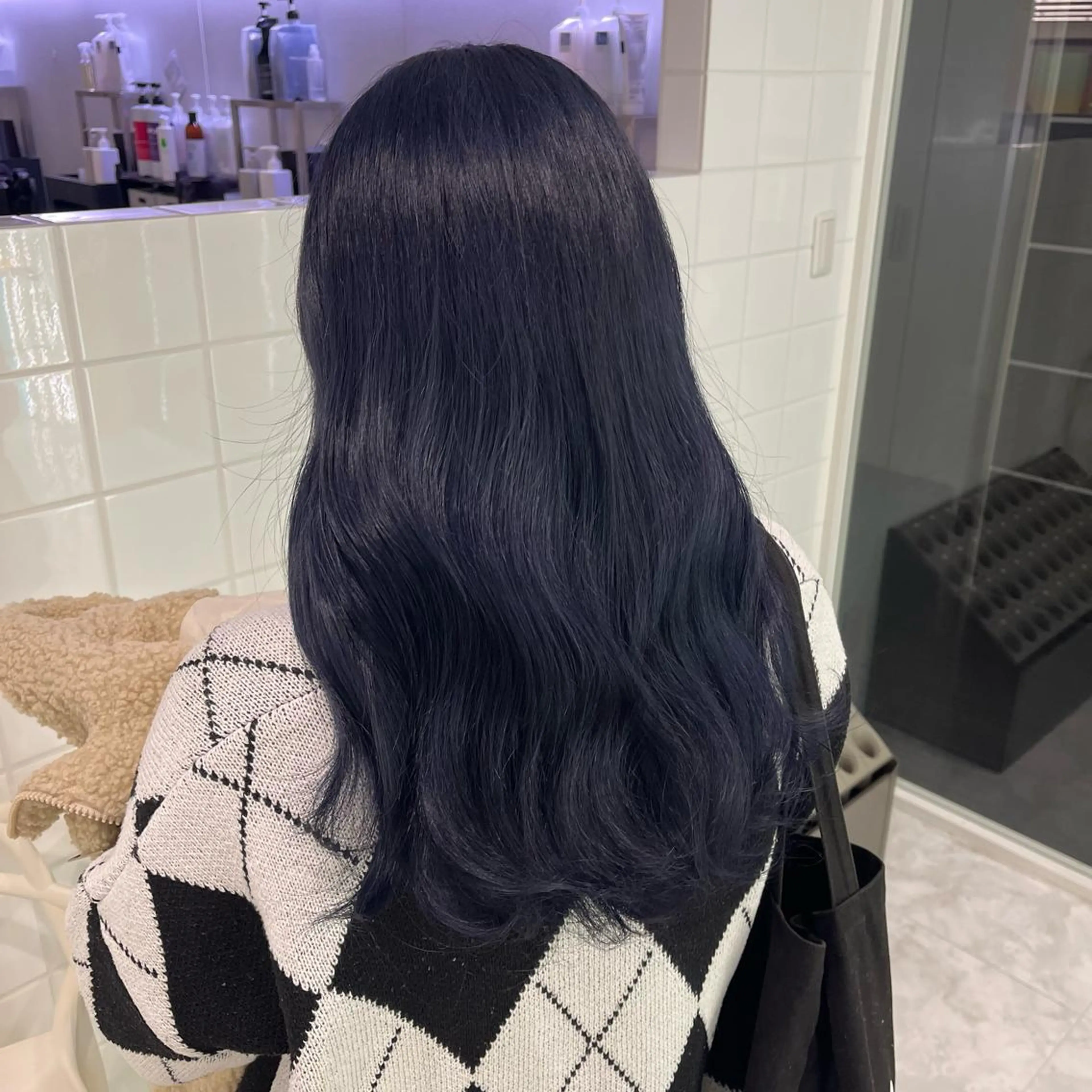 ロング カラー パーマ ヘアアレンジ キッズ ネイル マツエク・マツパ アイブロウ ブルーカラー ブルー ヘアカラー 韓国レイヤーカット /ダブルカラーのヘアスタイル