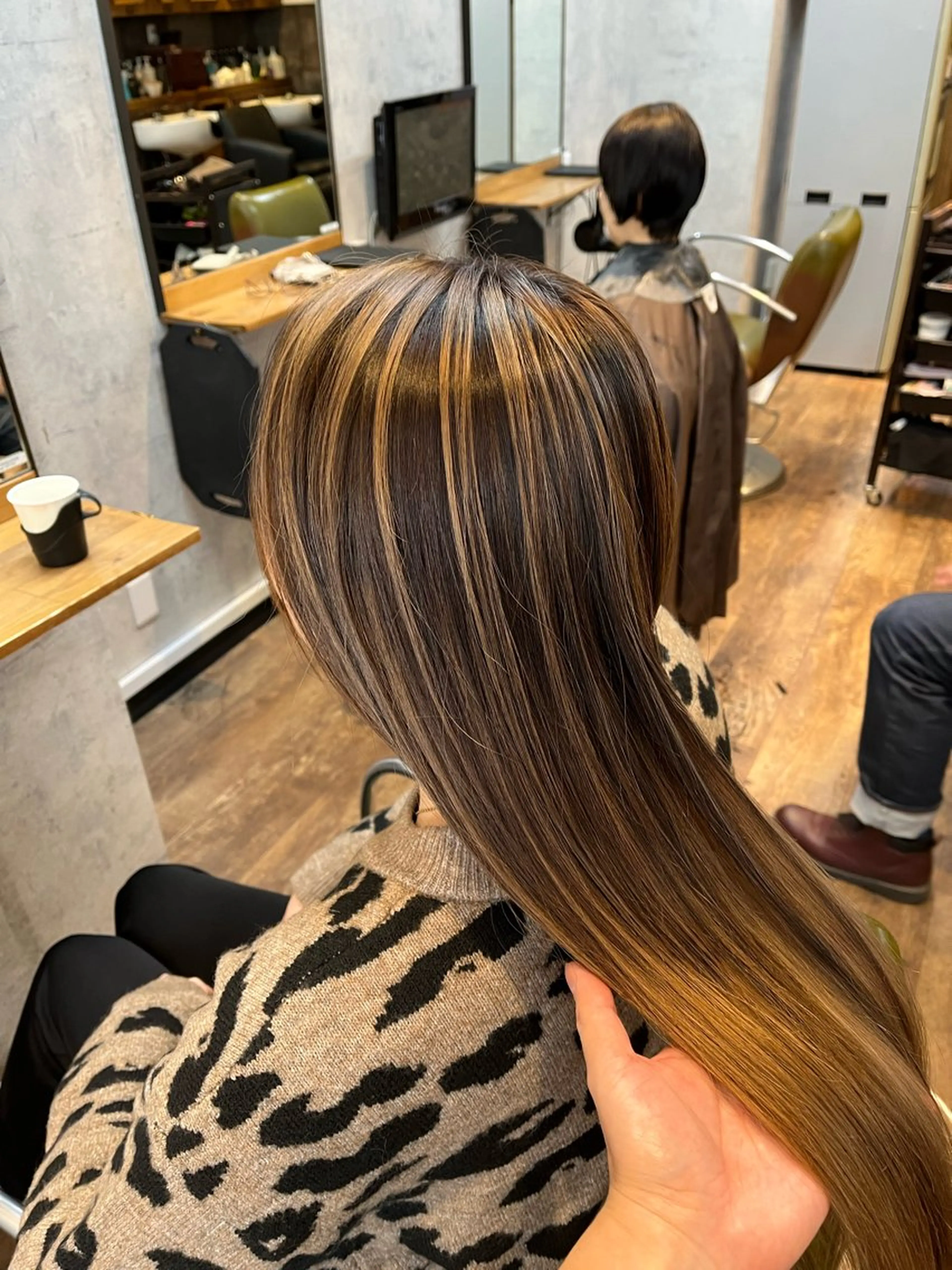 ロング カラー アッシュ バレイヤージュ ベージュカラー レイヤーカット ヘアカラー トリートメント 松井 敬太郎のヘアスタイル