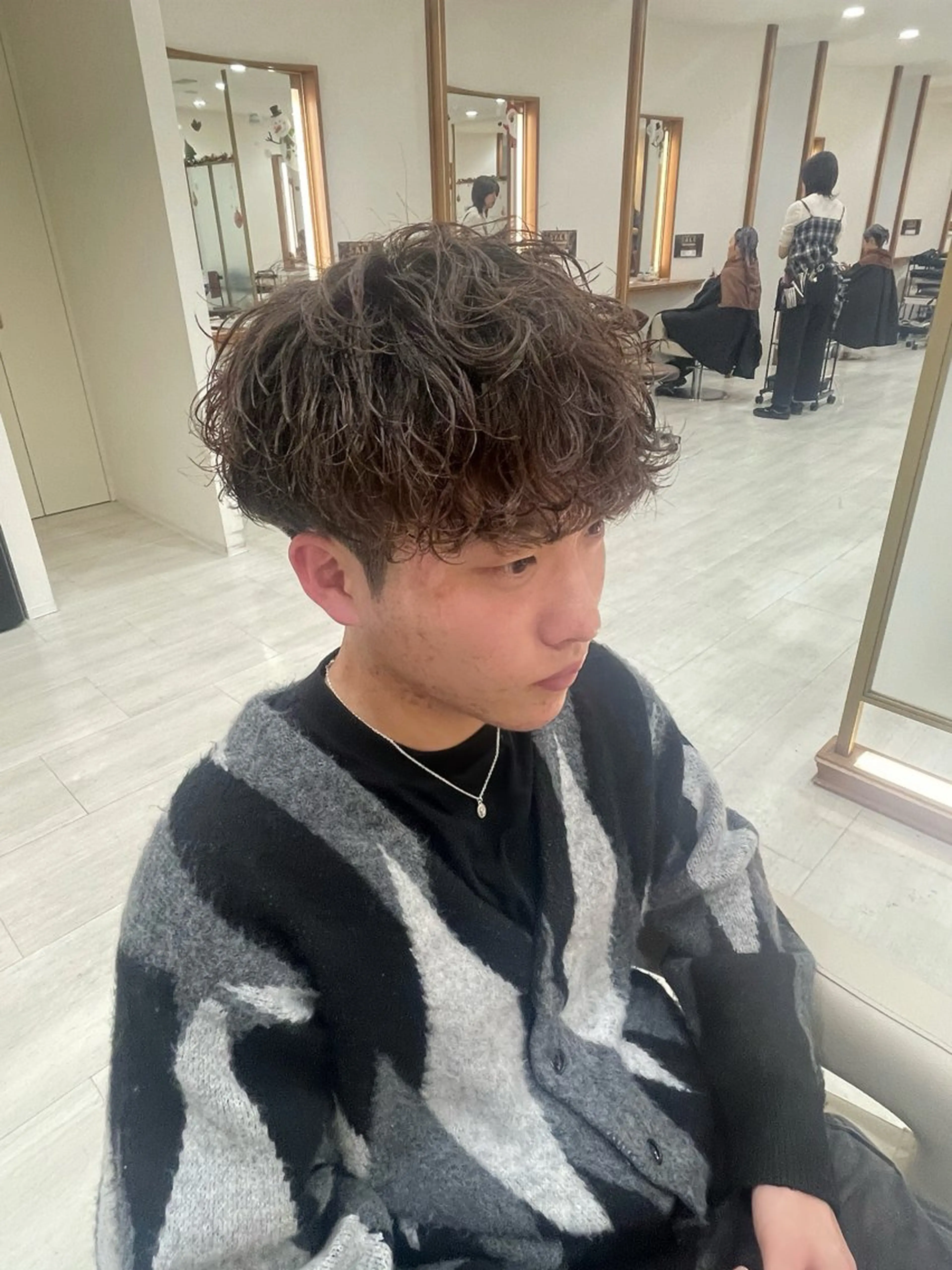 ショート パーマ メンズ メンズパーマ 波巻きパーマ カット パーマ 眞田 晟希／メンズパーマのヘアスタイル