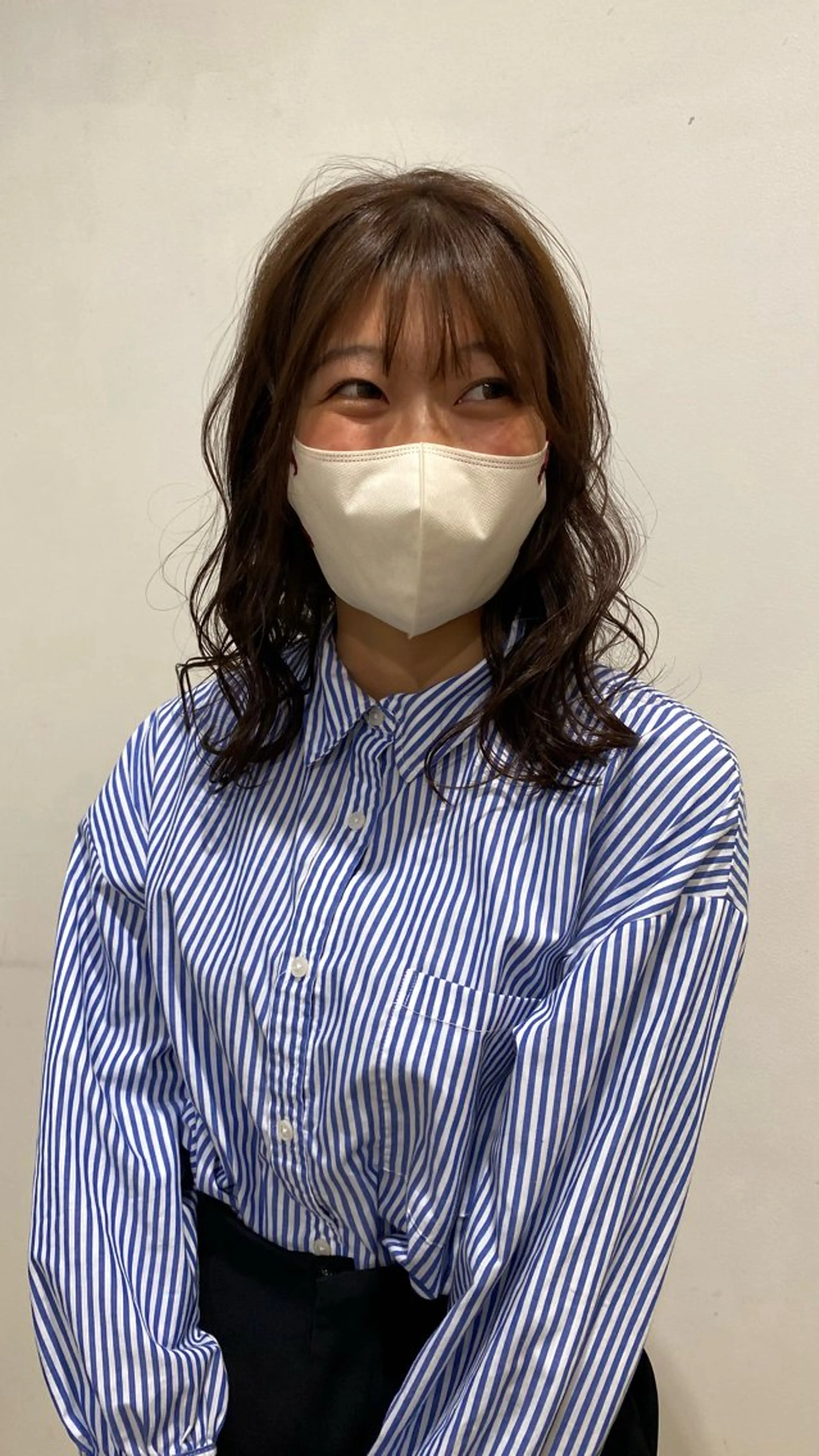 セミロング カラー 磯谷 朋のヘアスタイル