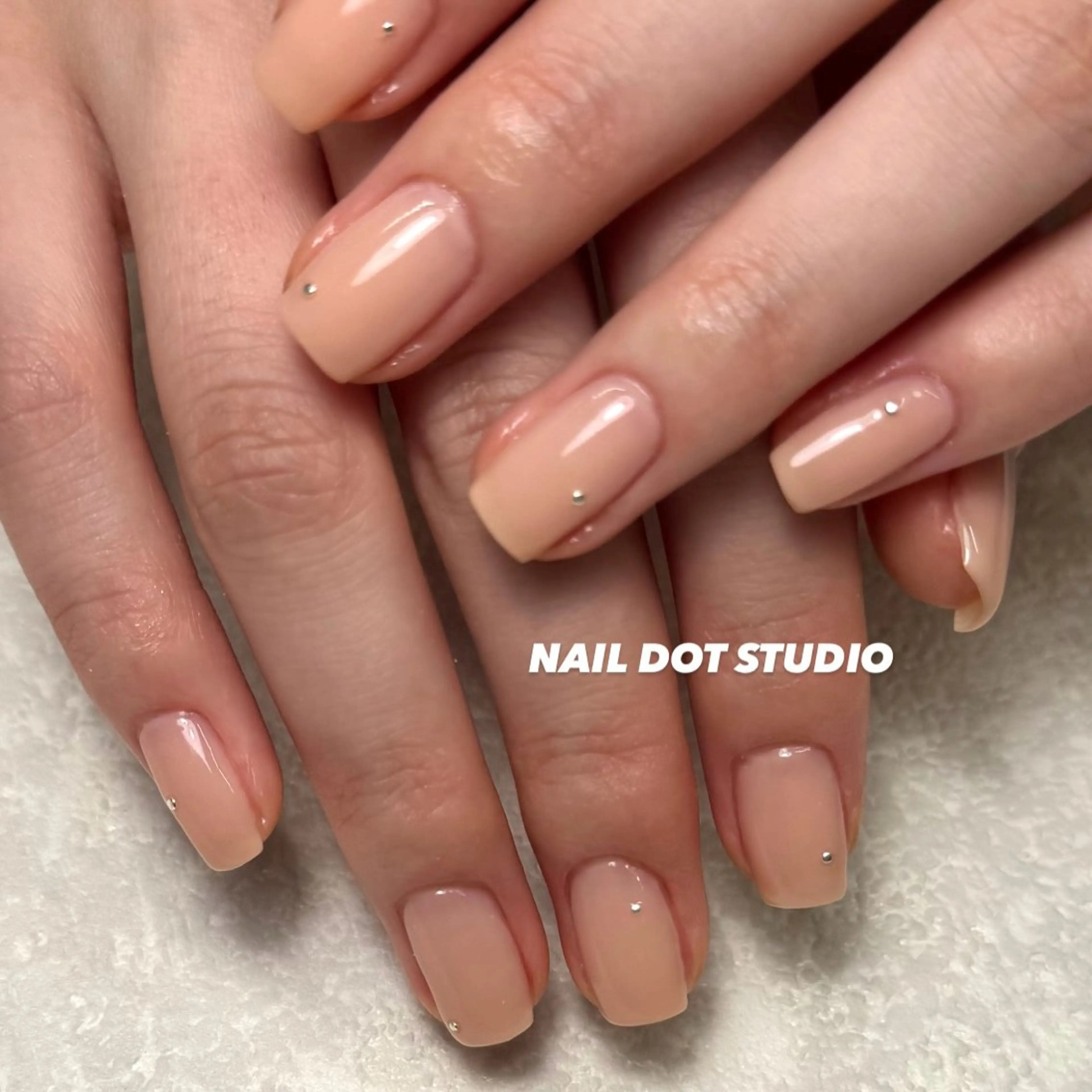 ネイル ハンドネイル NAILDOTSTU DIO SEINAのネイルデザイン