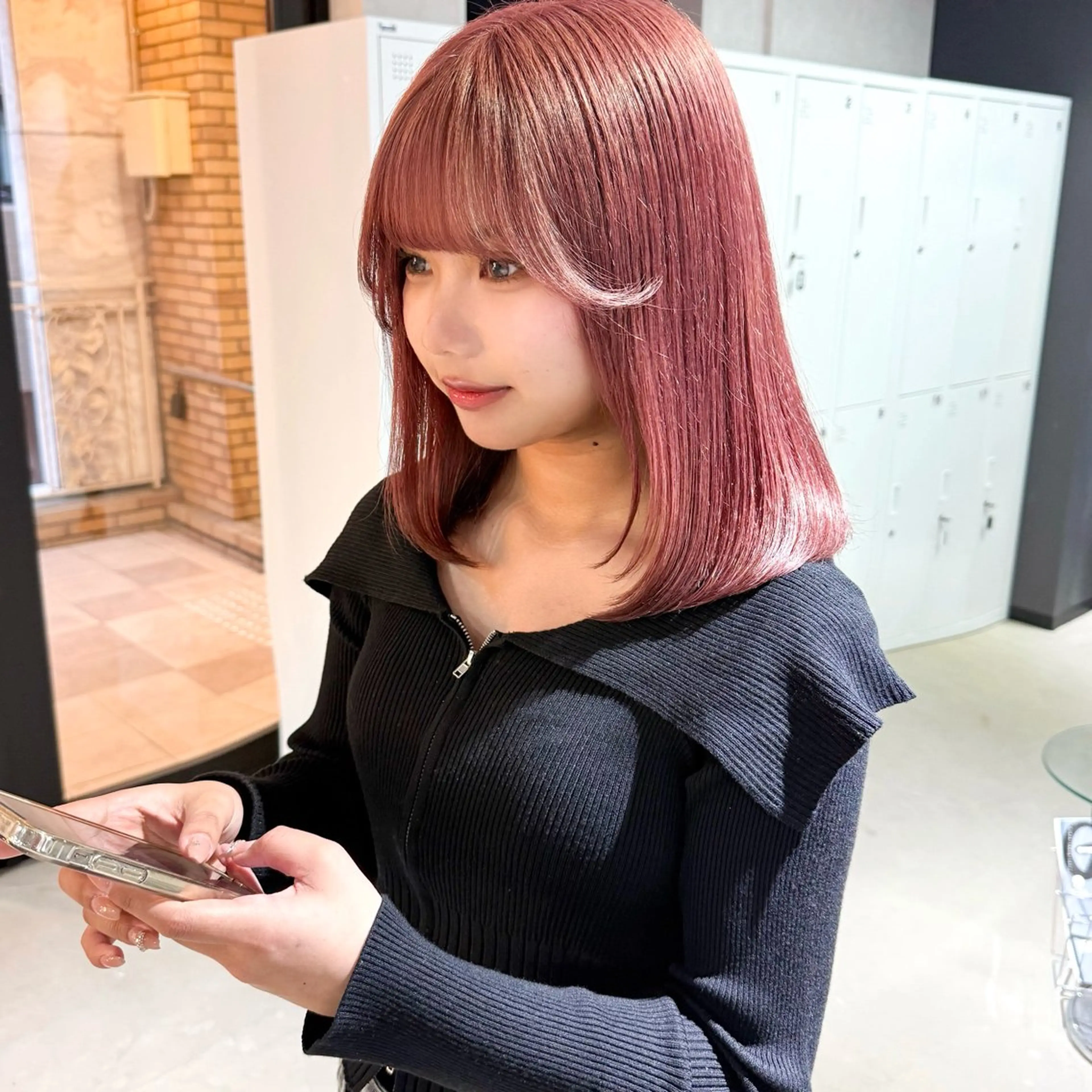 ミディアム カラー ベージュカラー ブリーチ ケアブリーチ ピンクカラー ピンクベージュ ヘアカラー トリートメント レイヤー/暖色/ ミルクティー/マリアのヘアスタイル