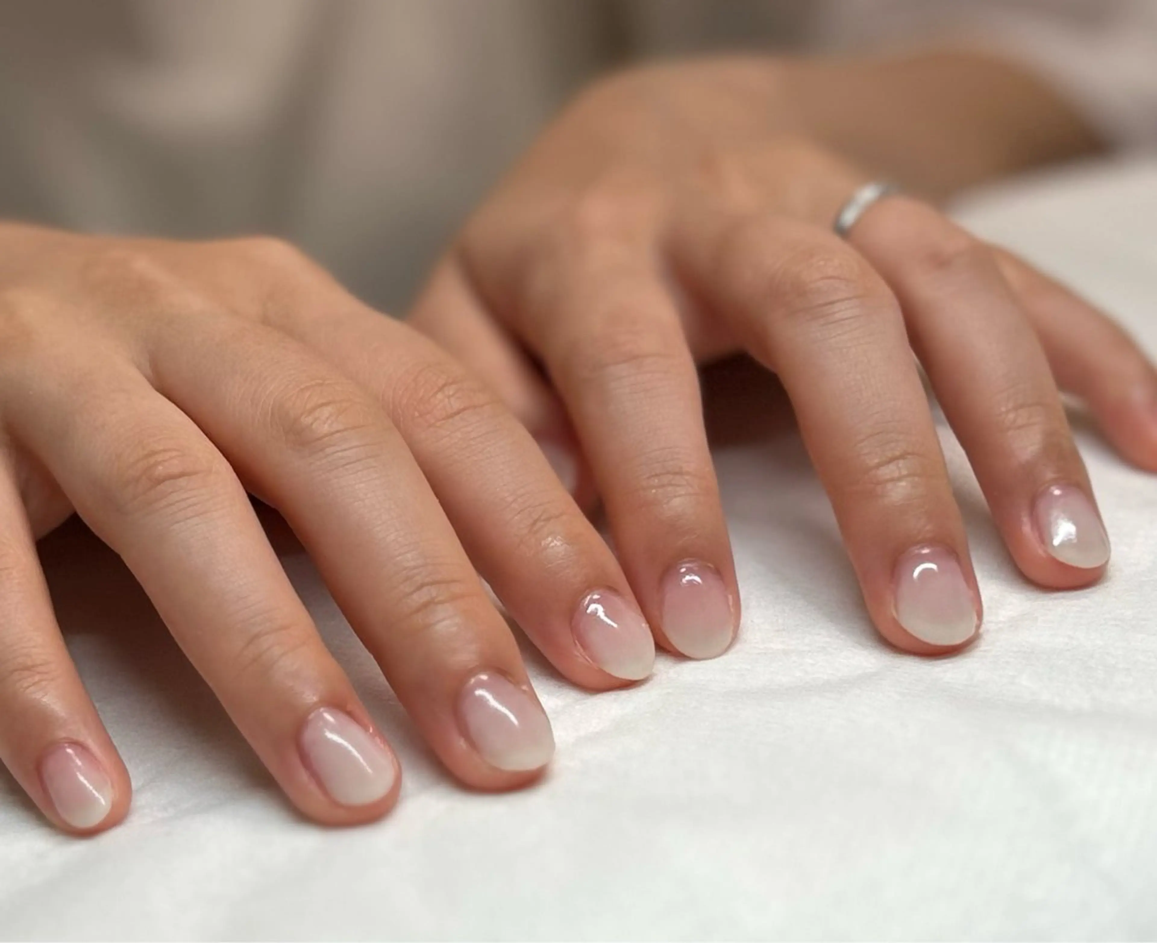 ネイル グラデーション ホワイト Bell Nailのネイルデザイン