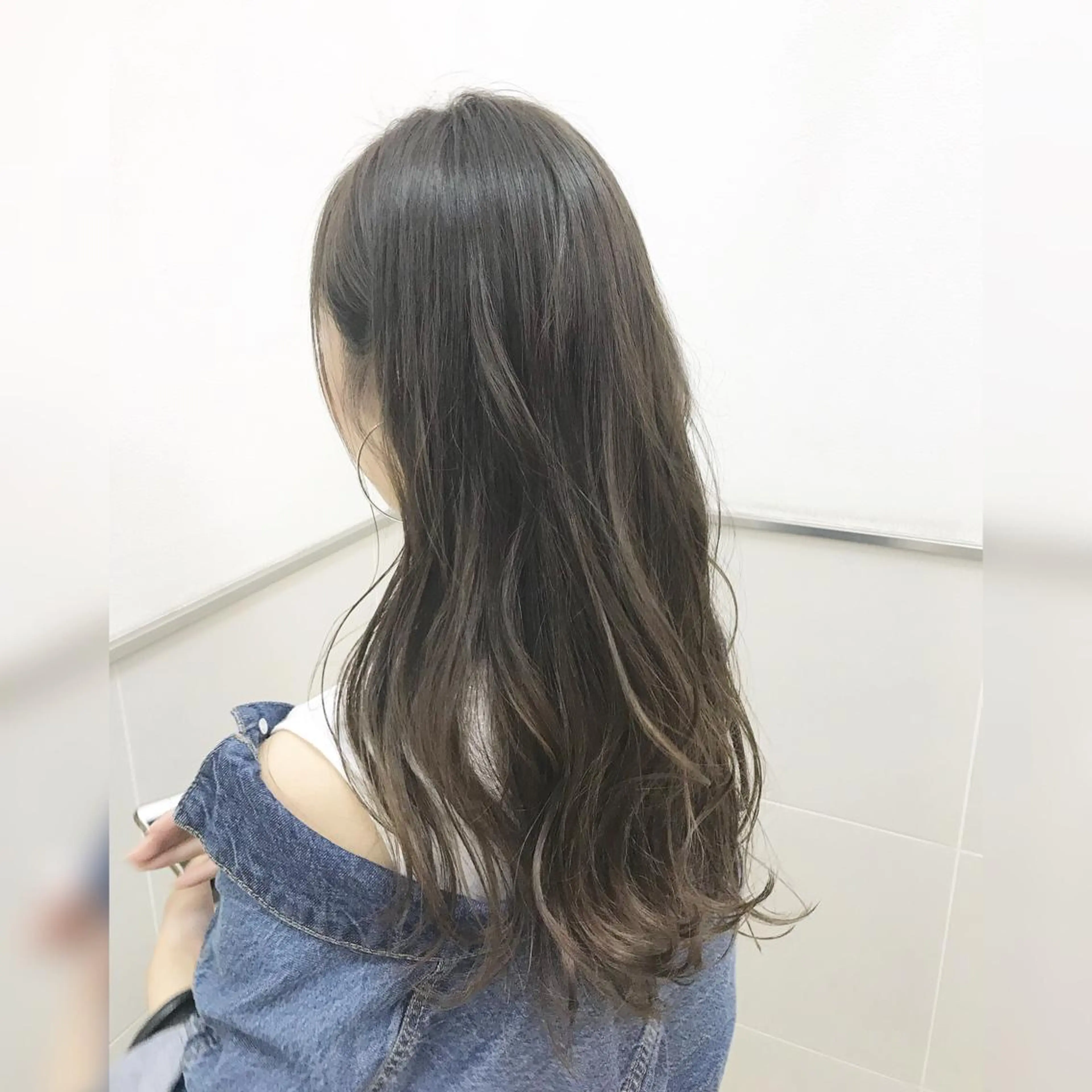 ロング カラー アッシュ グラデーションカラー ハイライトカラー ハイライト メンズサロン アソビ元町店所属・メンズサロン アソビ元町のヘアスタイル