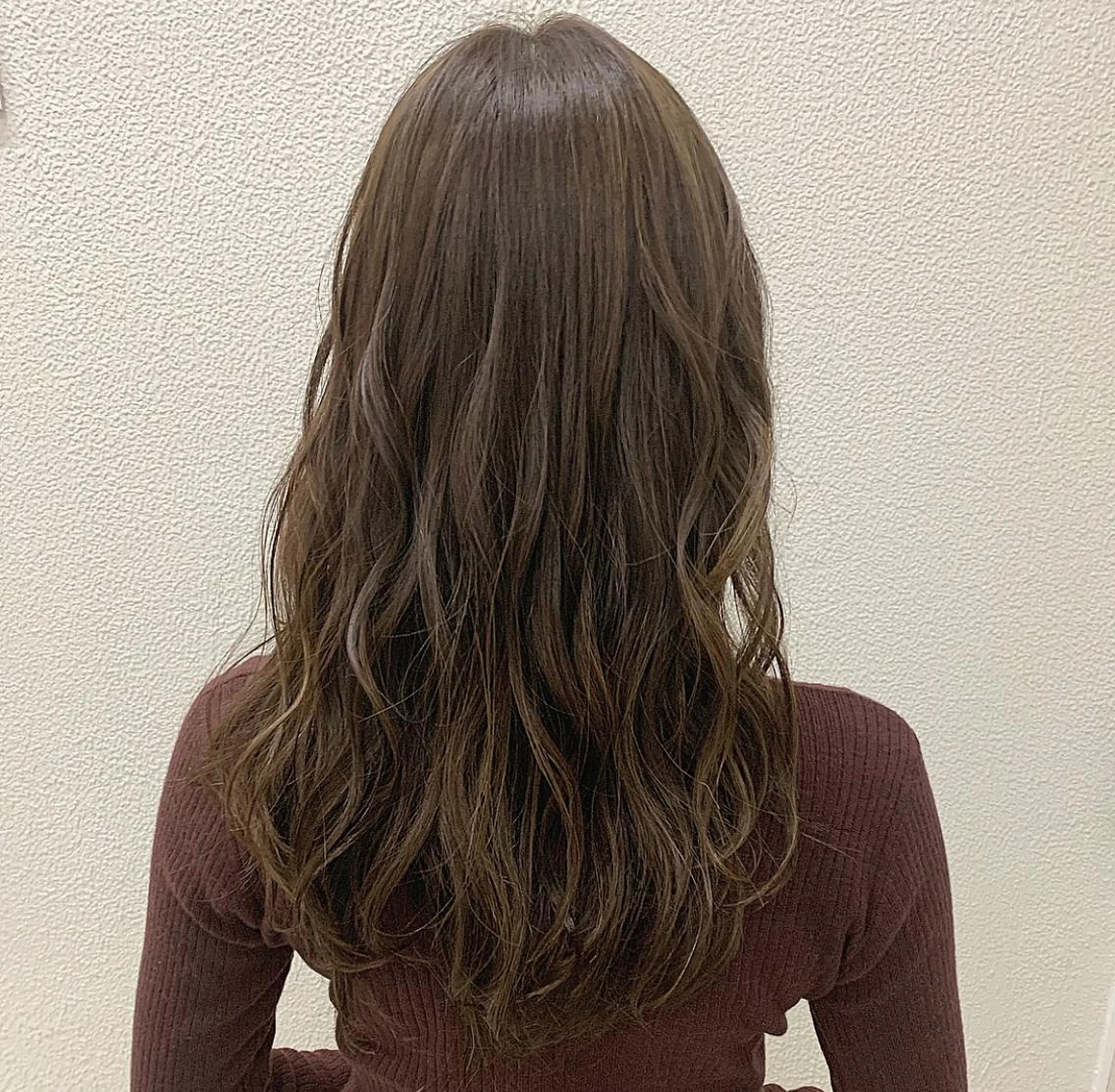 カラー ベージュカラー ミルクティーベージュ 小泉 葵のヘアスタイル