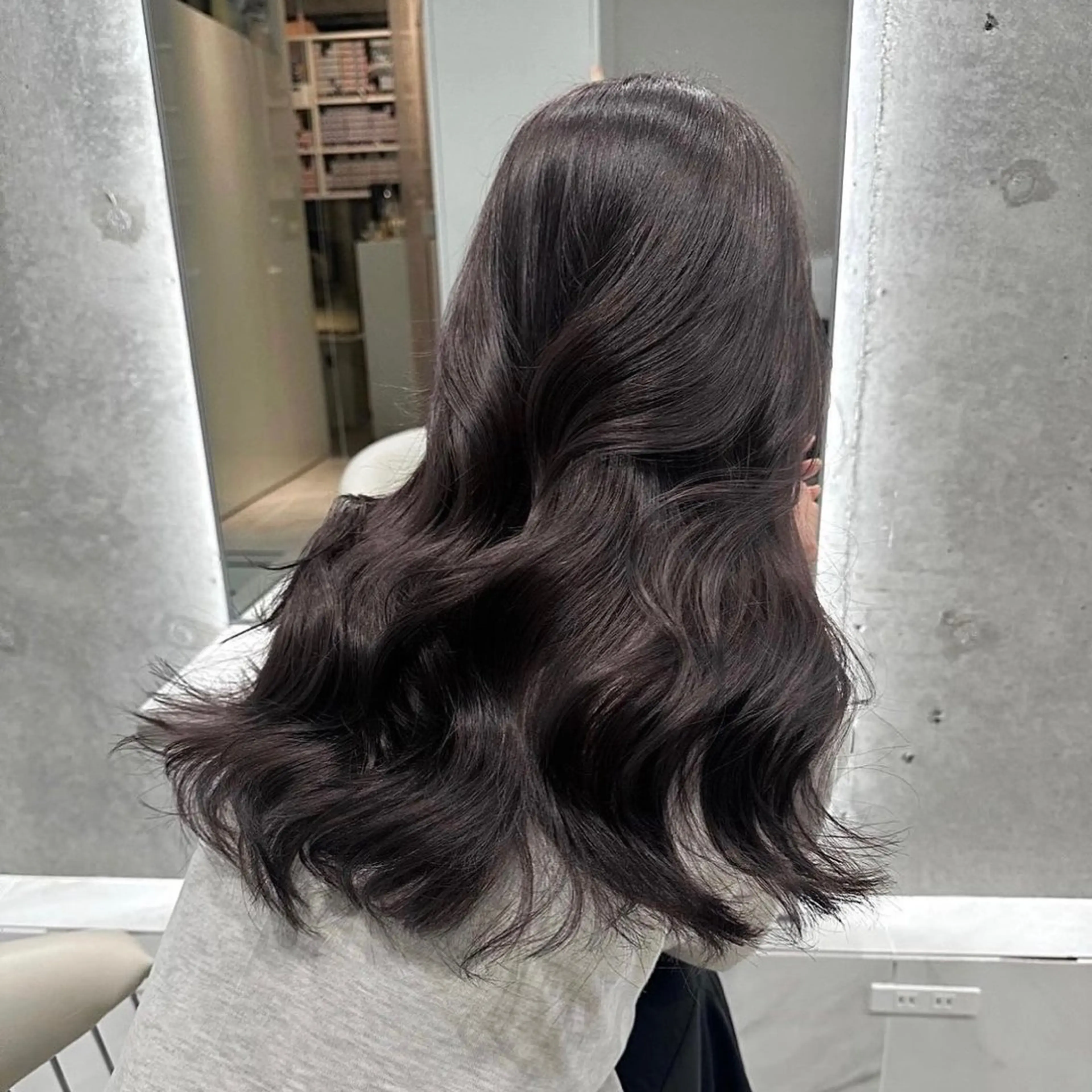 ロング ♡Yoshino♡ 艶グレージュカラーのヘアスタイル