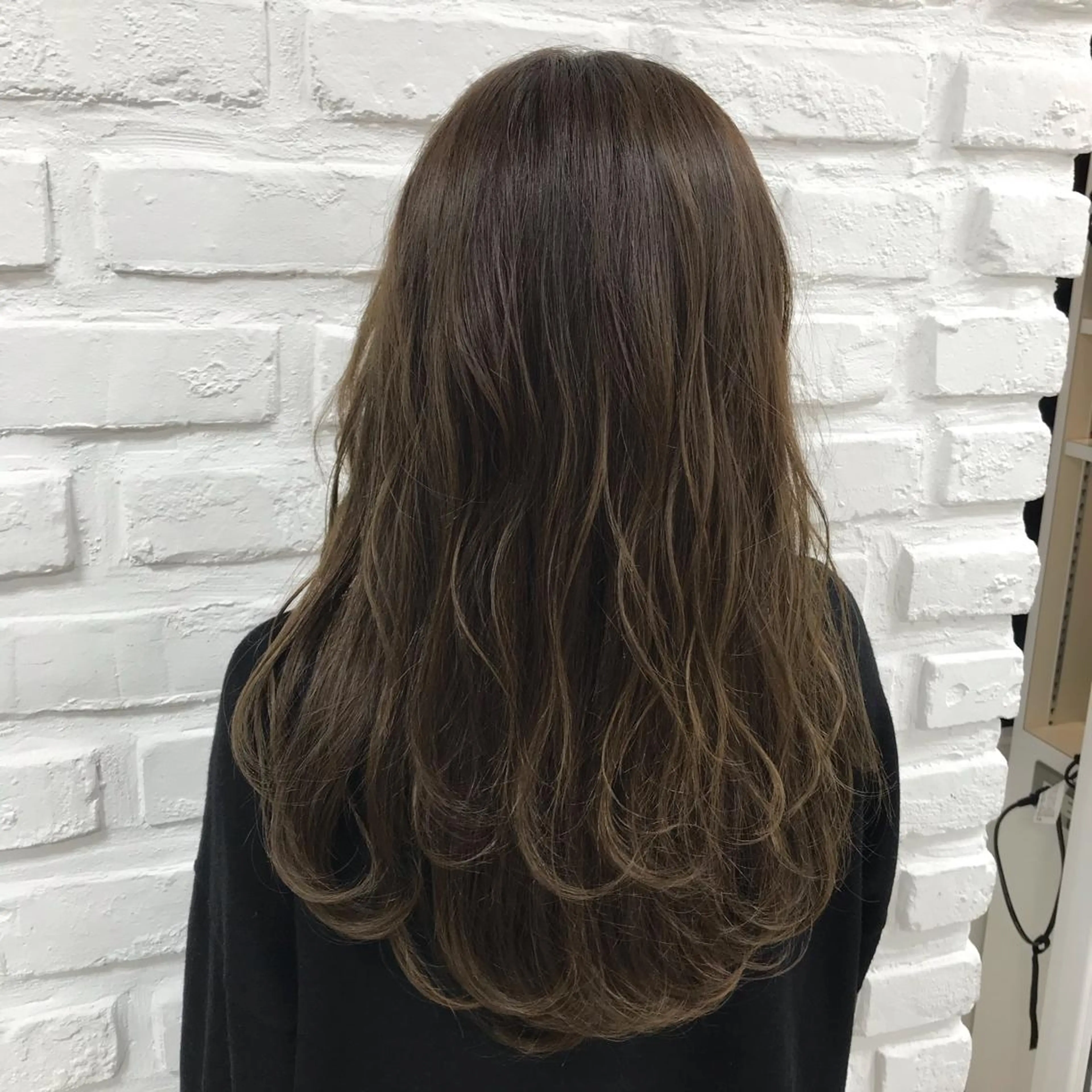 ロング カラー ベージュカラー 透明感カラー ハイライトカラー イルミナカラー ハイライト カット ヘアカラー トリートメント 暖色カラー🌹 中山由梨のヘアスタイル