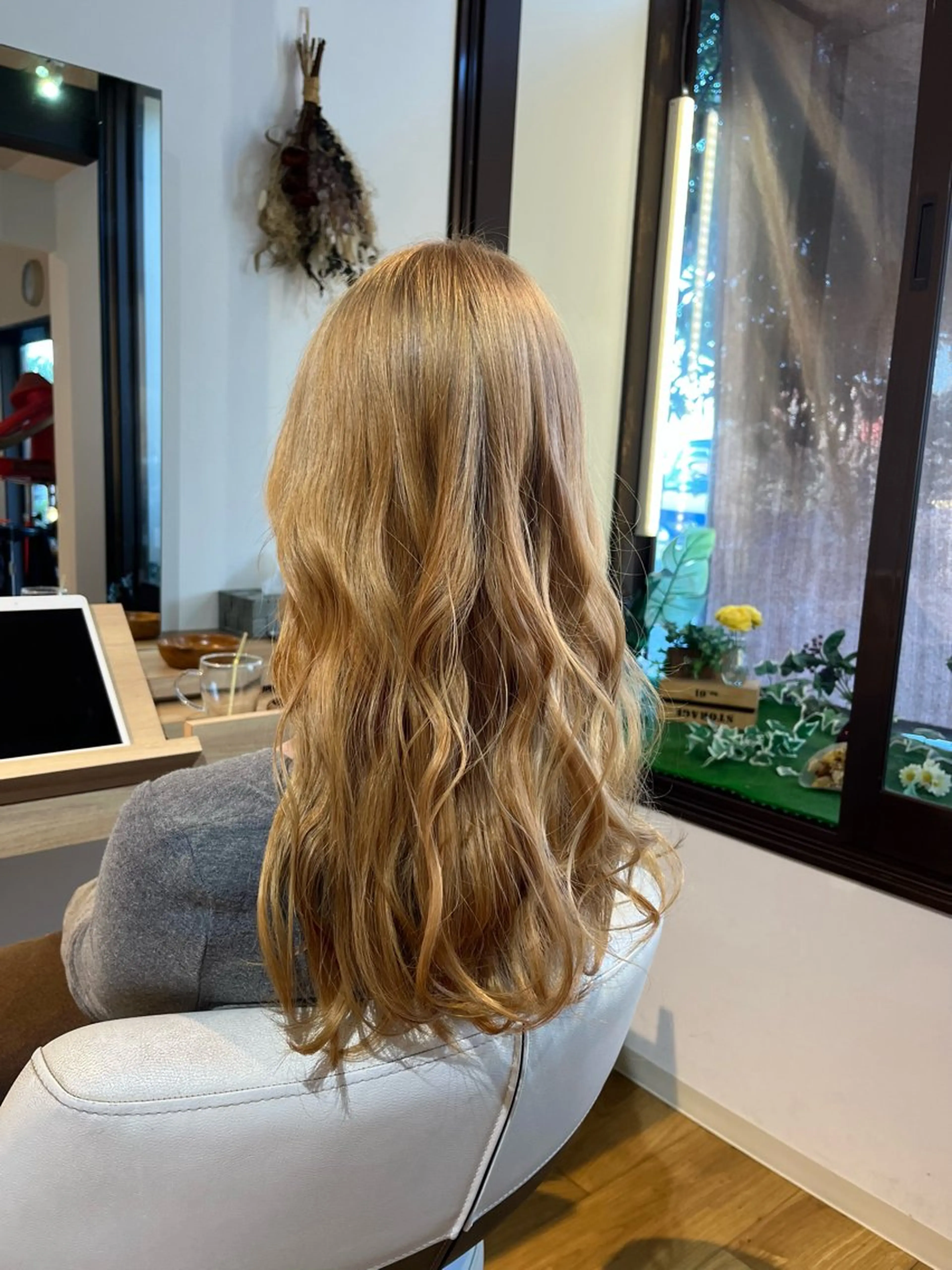 ロング カラー ベージュカラー ブリーチ ブロンド ハイトーンカラー ミルクティーベージュ ヘアカラー 【マリブ伊勢崎本店】 hiroのヘアスタイル