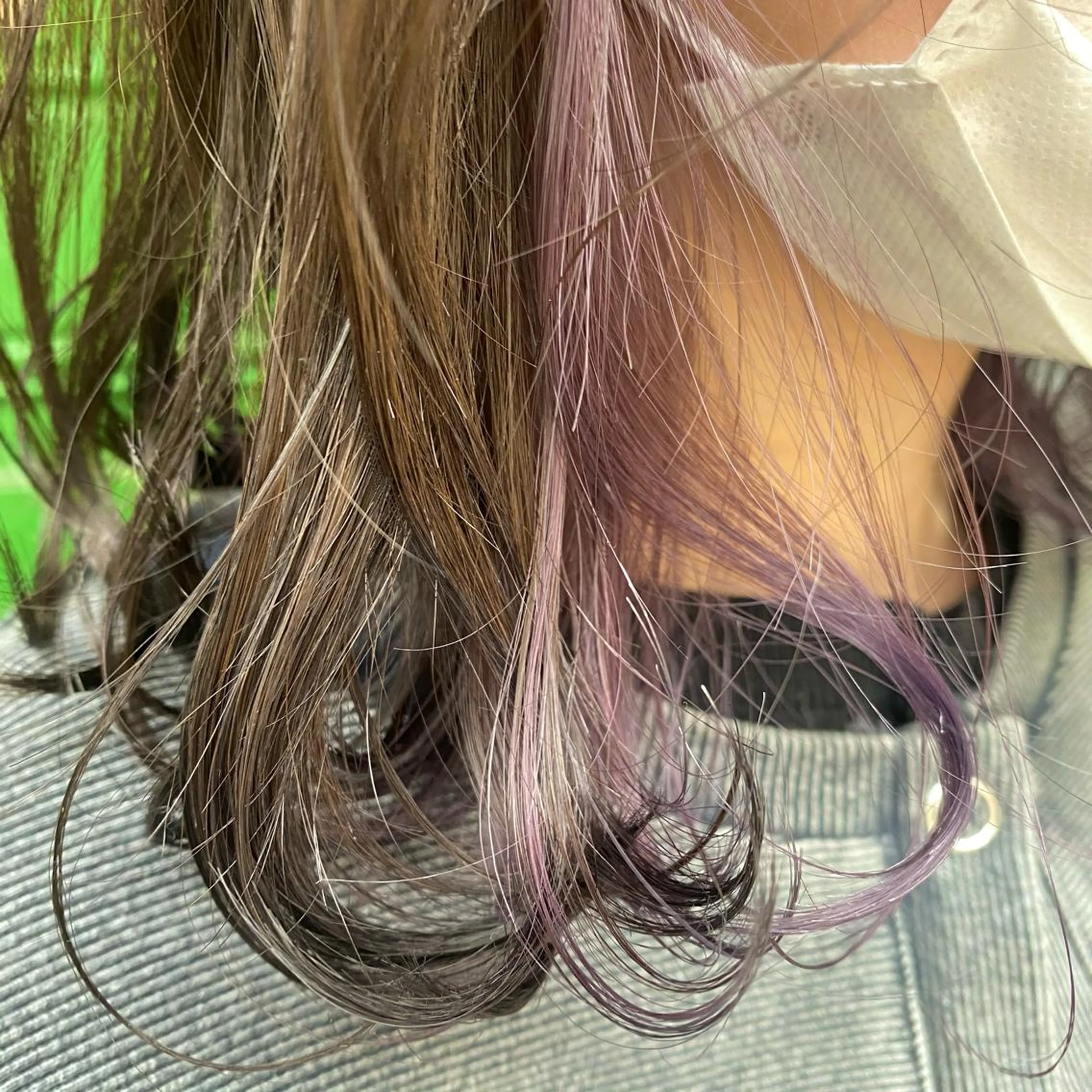 ミディアム カラー アディクシーカラー ブリーチ インナーカラー パープルカラー カット ヘアカラー トリートメント ヘッドスパ BRITS 渡辺 菜々子のヘアスタイル