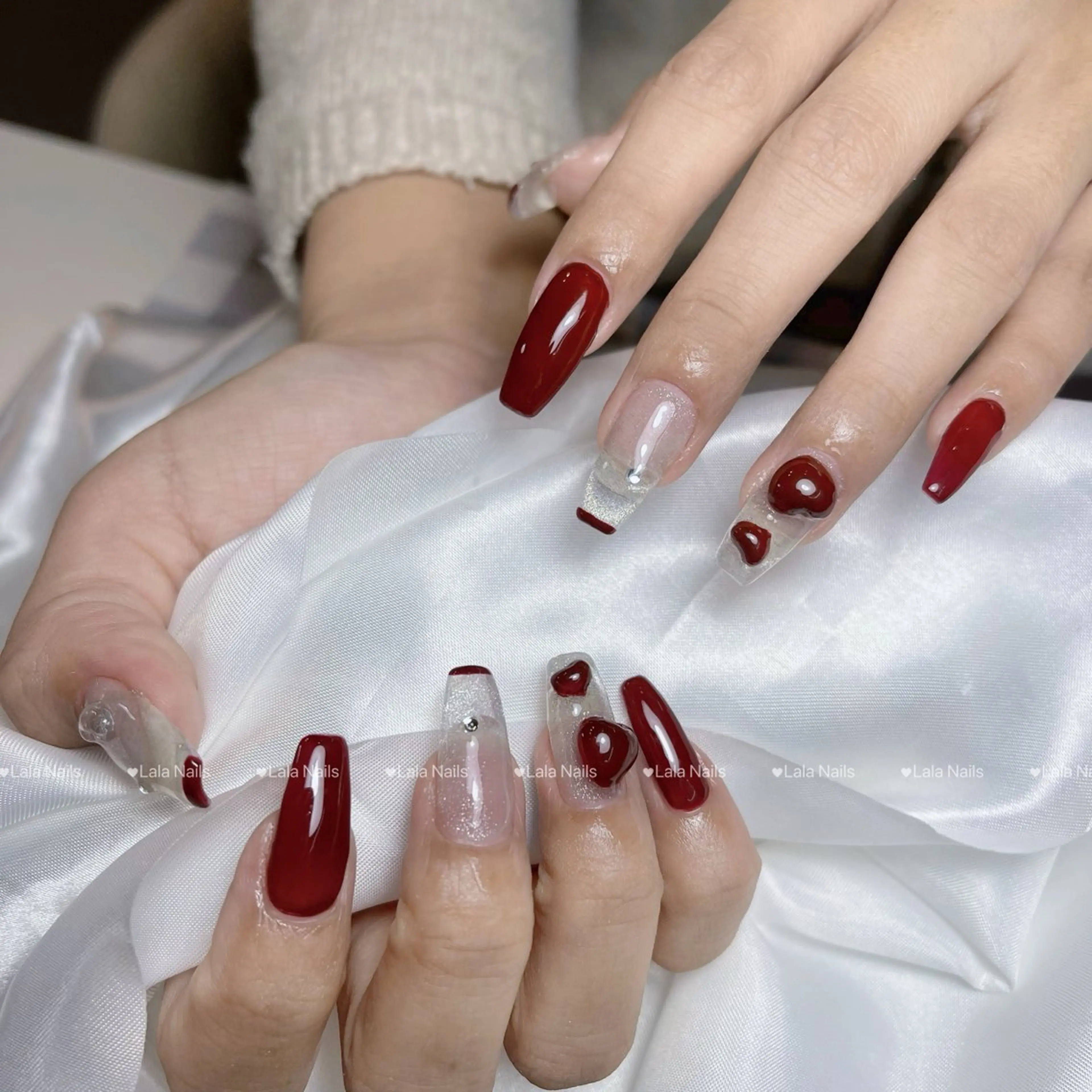 ネイル アートネイル 長さ出し フレンチネイル グラデーション キラキラネイル ハンドネイル Lala Nails所属・Lala Nailsのネイルデザイン