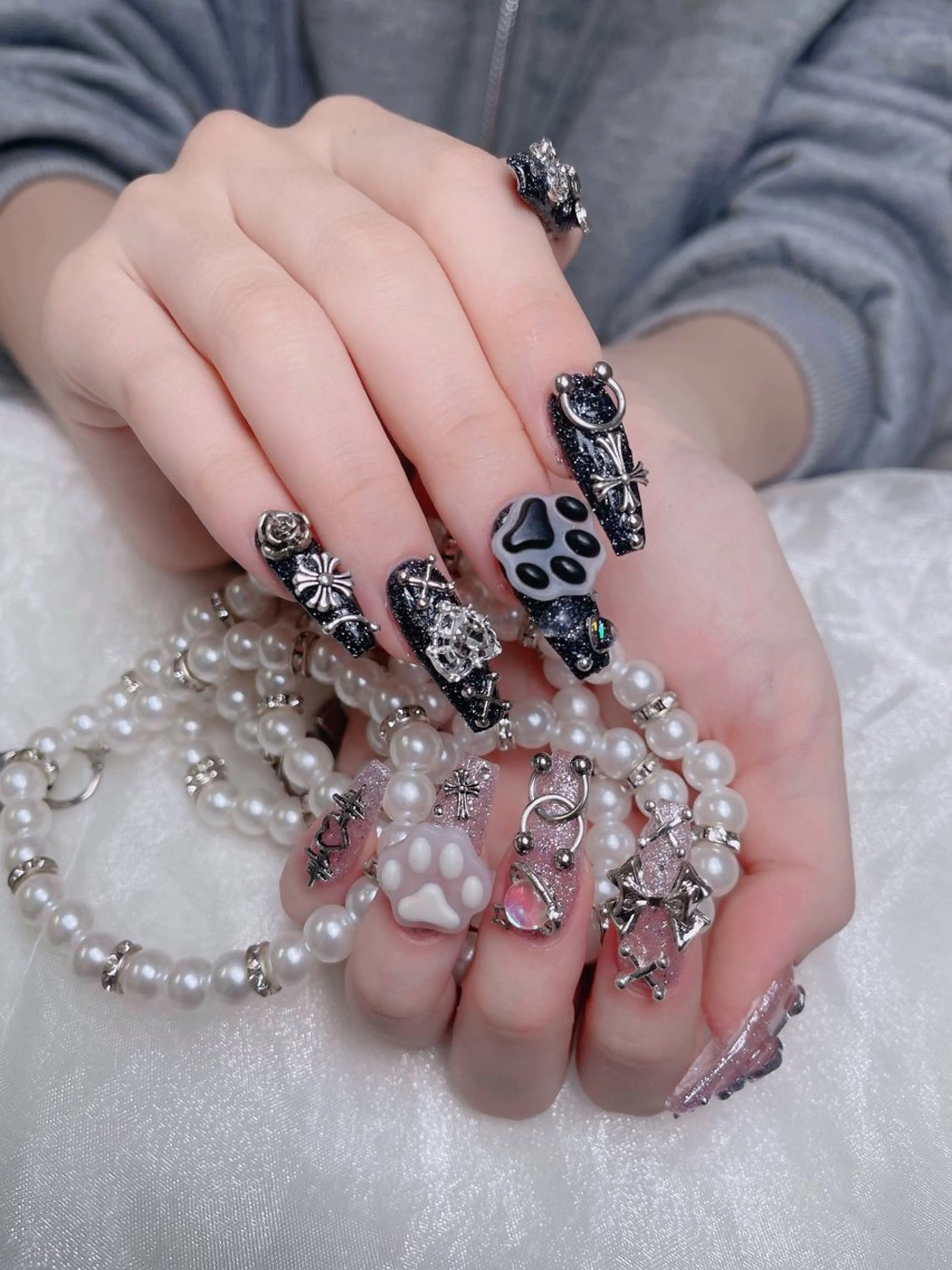 ネイル オーロラネイル フレンチネイル ジェルネイル ハロウィン キラキラネイル H.baby Nail Salon所属・H.baby Nail Salonのネイルデザイン