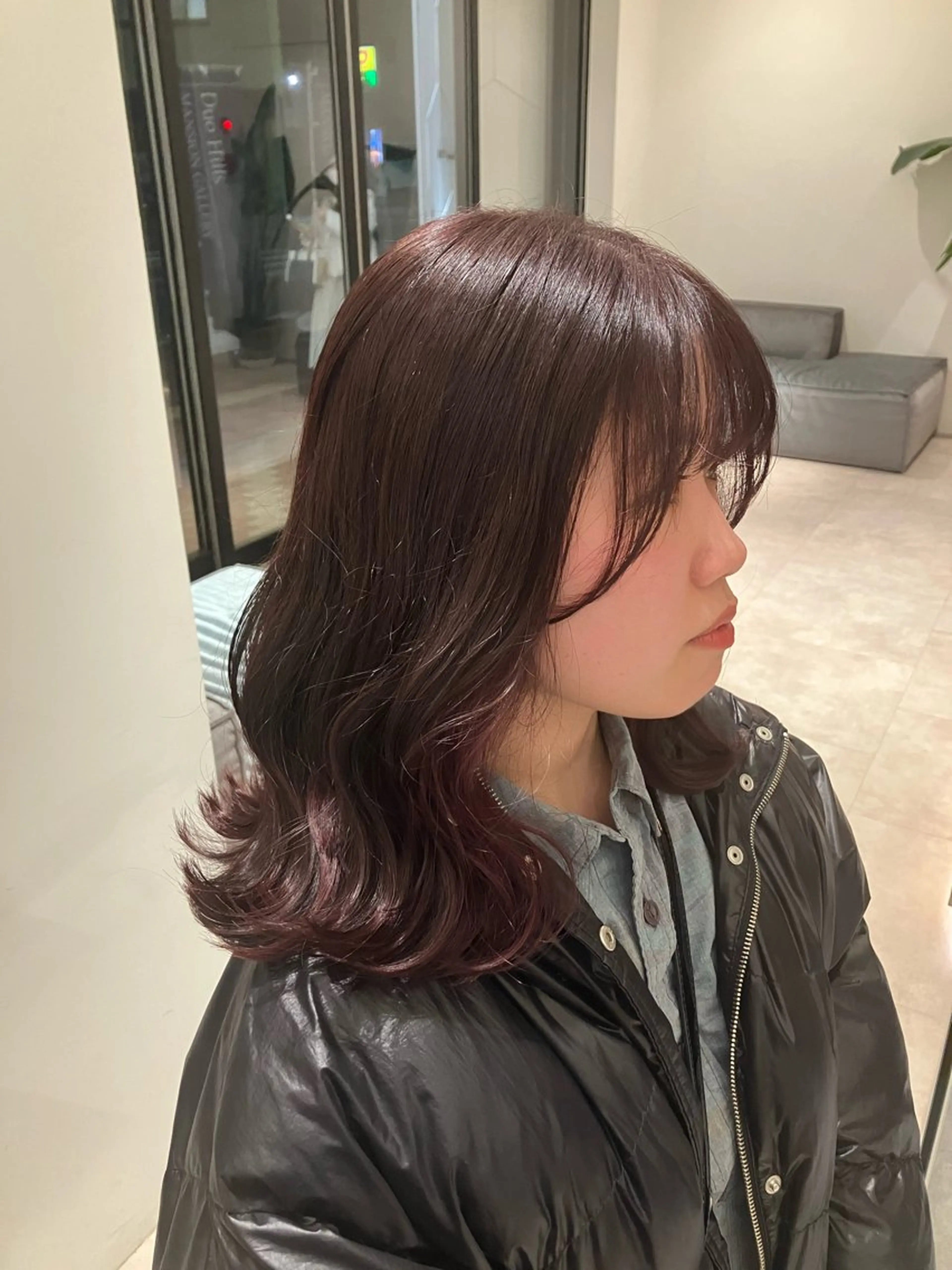 ミディアム カラー ブラウンカラー ピンクカラー ピンクブラウン サキ🤍ハイトーン 🩰くびれ巻きヘアのヘアスタイル