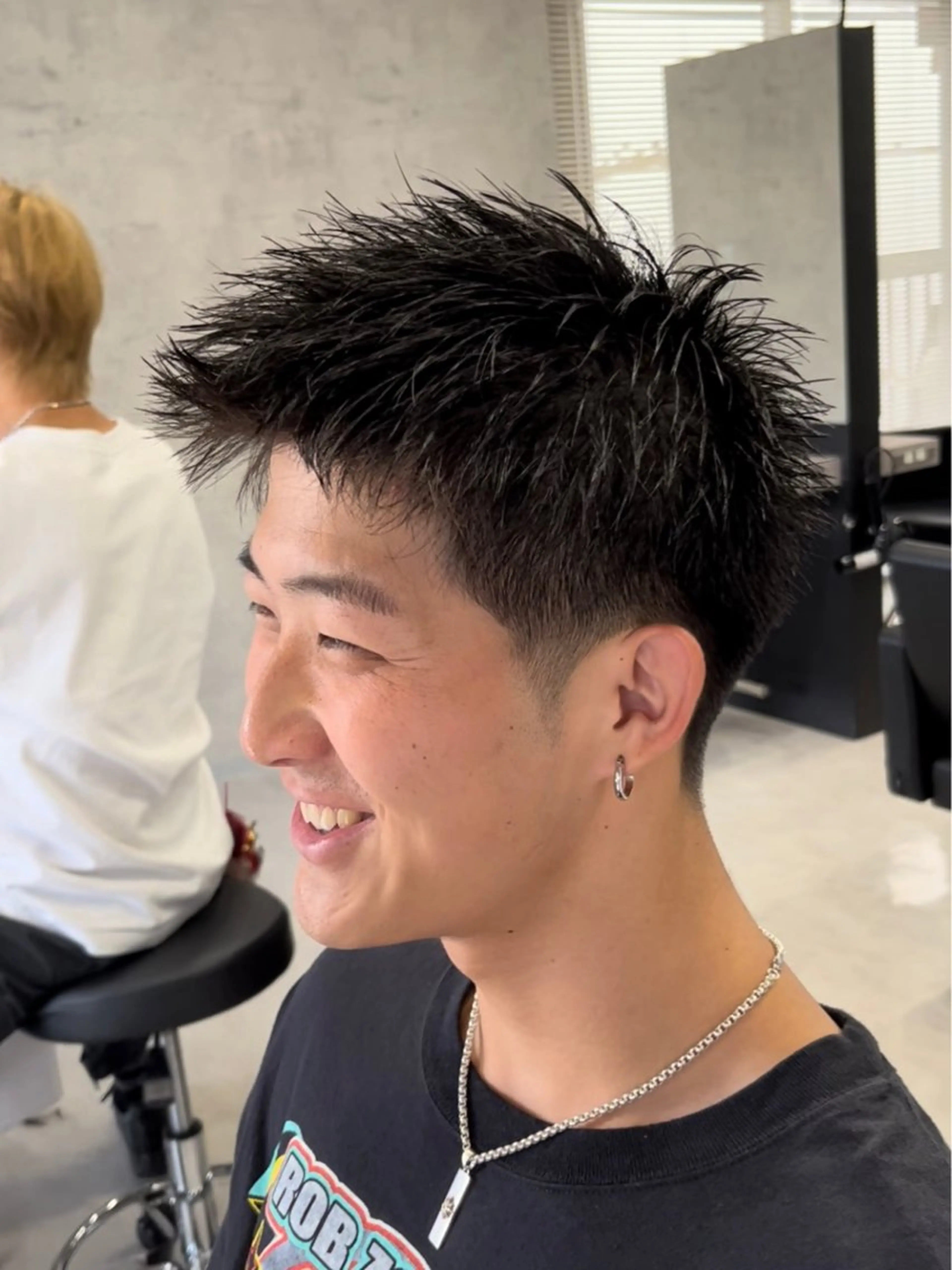 ショート メンズ スパイキーショート 刈り上げ ショートヘア カット トリートメント 【店長】メンズ職人 短髪　ハイトーン🔥のヘアスタイル