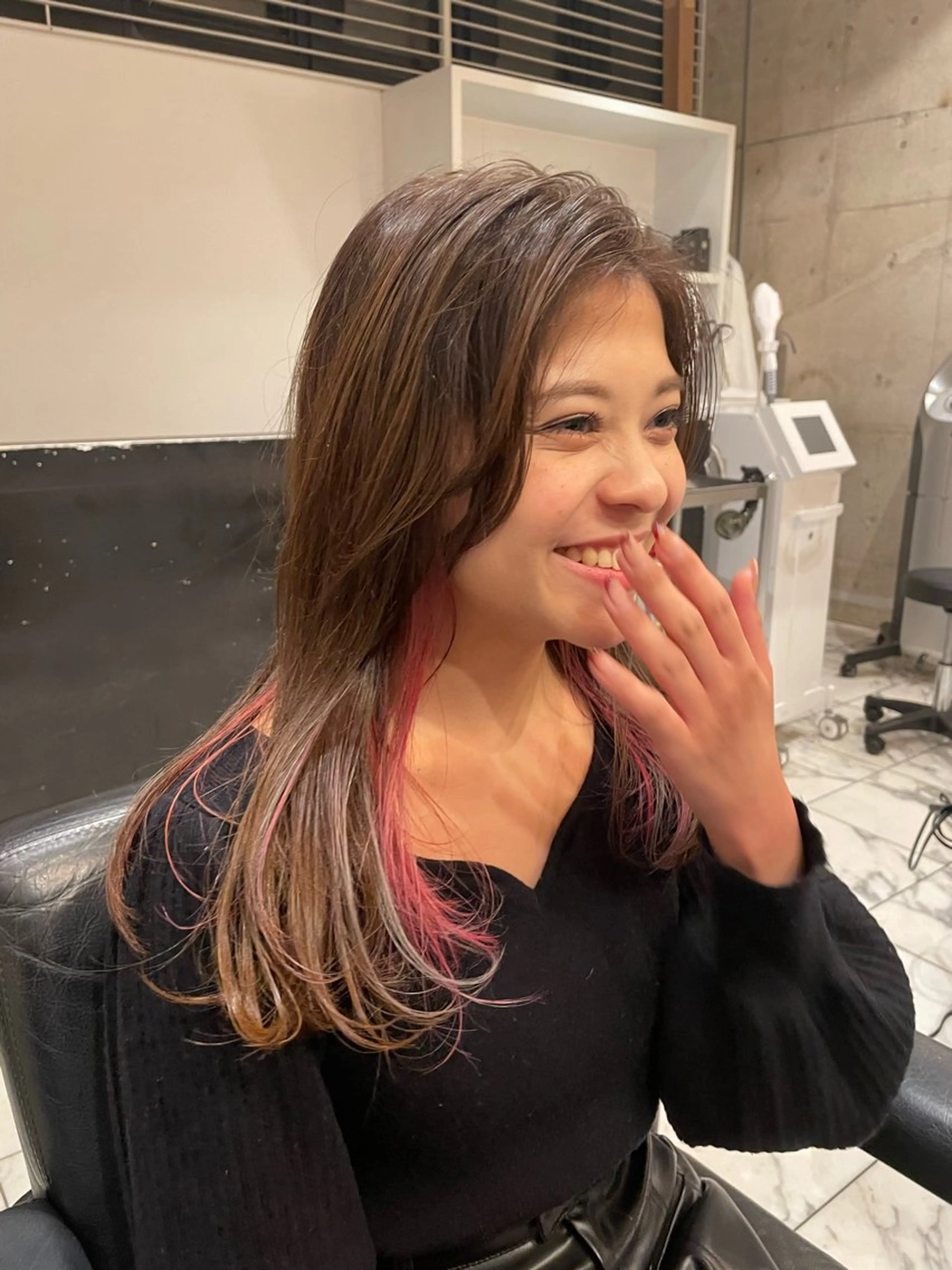 セミロング カラー インナーカラー 顔まわりレイヤー 顔周りカット レイヤーカット Luxe表参道 髪質改善　奈良のヘアスタイル
