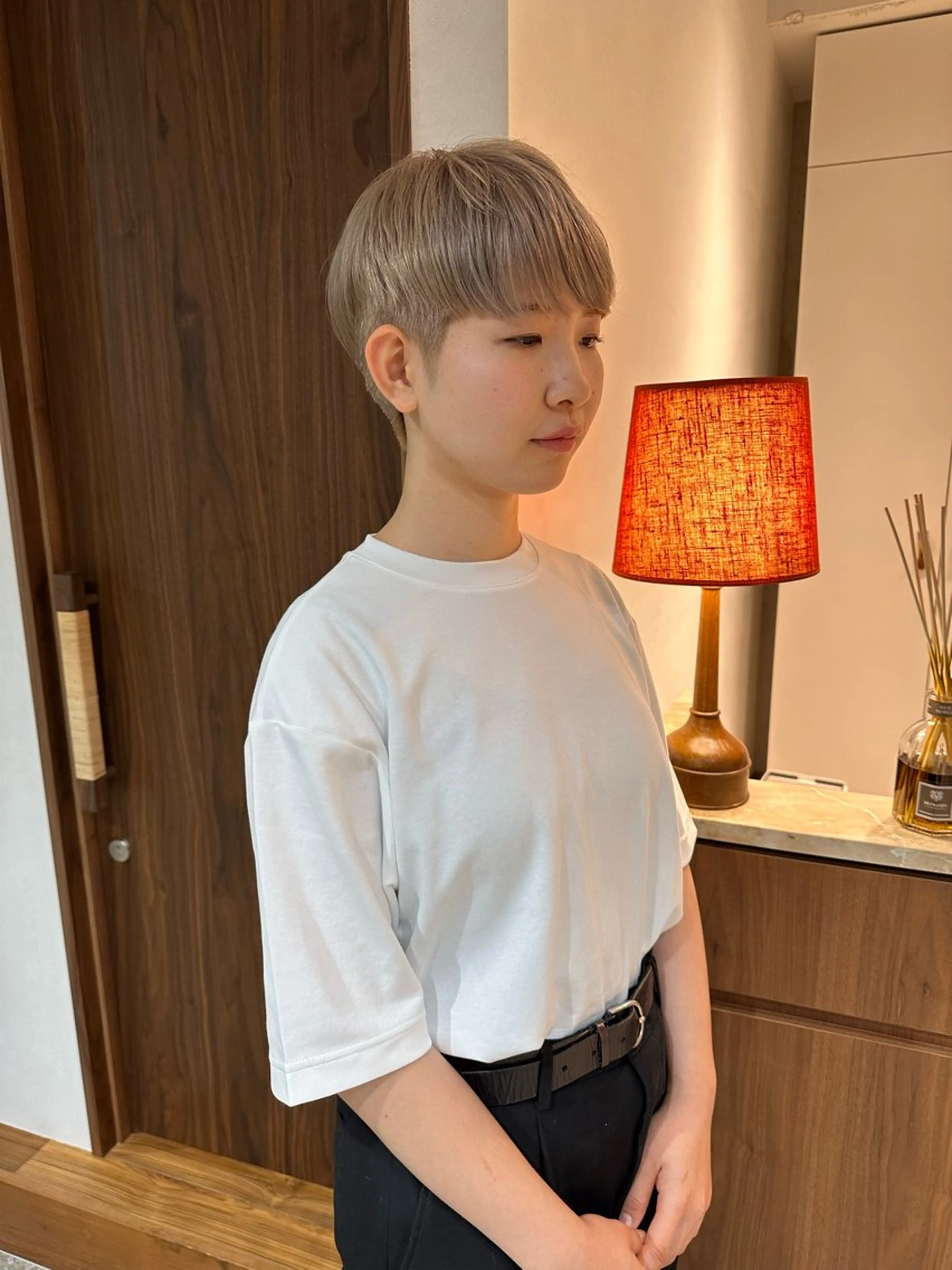 ショート カラー ベリーショート ベージュカラー ブロンド グレージュ ミルクティーベージュ 伊藤 玄のヘアスタイル