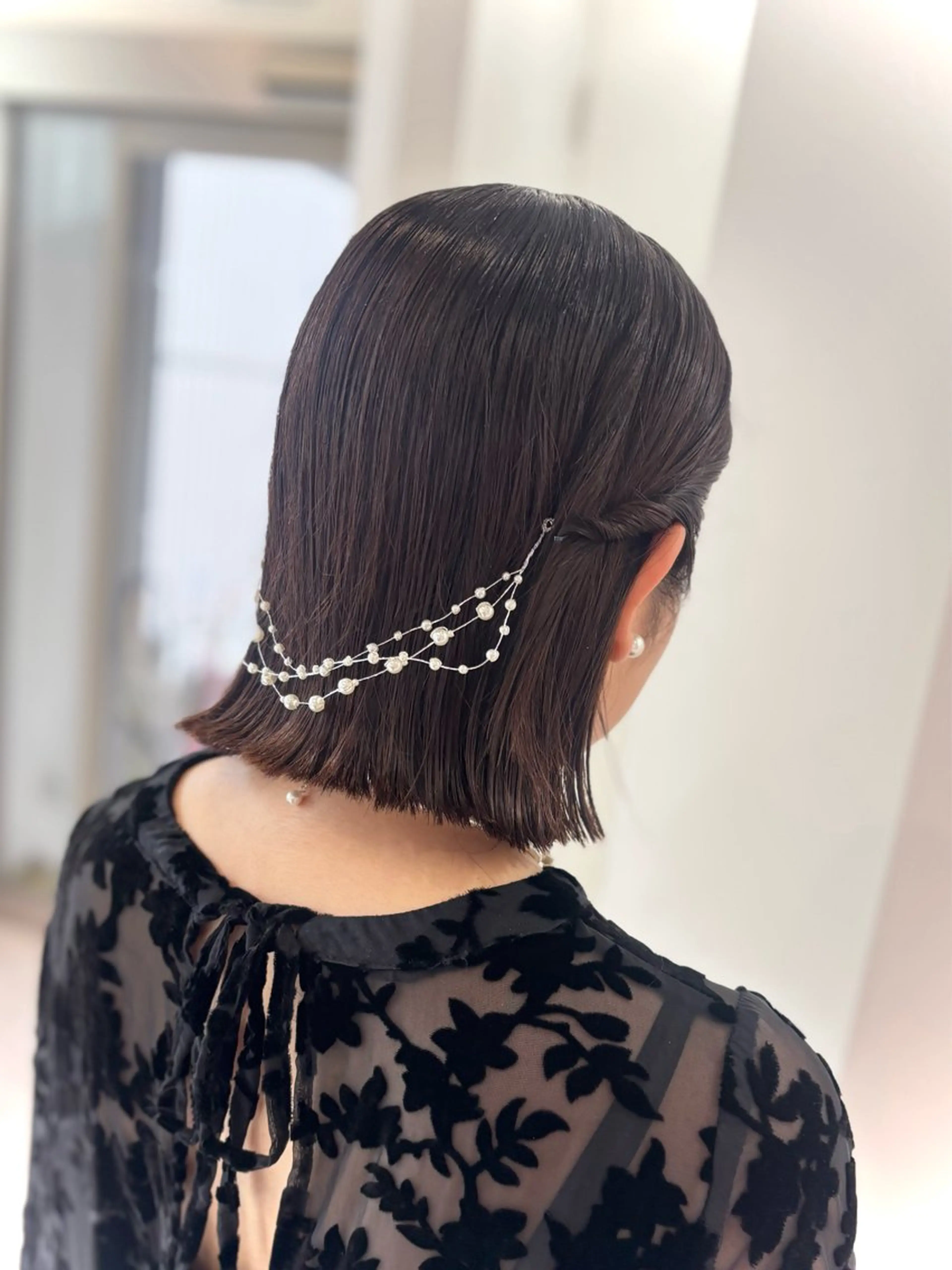 ショート ヘアアレンジ ハーフアップ 切りっぱなしボブ ボブ ヘアセット Ayu🍯/名駅/ブ リーチカラー/ヘアメのヘアスタイル