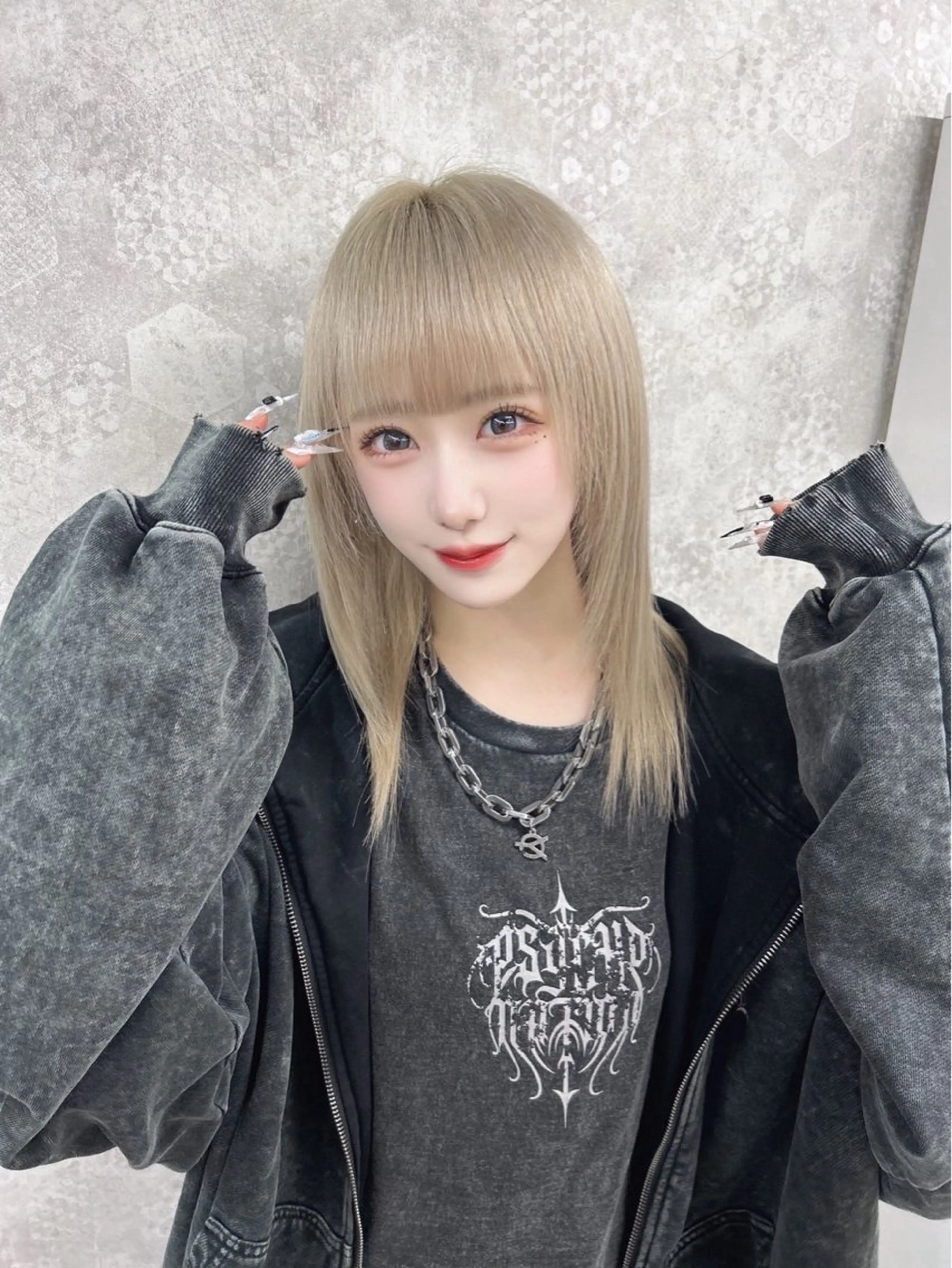 セミロング カラー カット ヘアカラー トリートメント ハイトーン×韓国ヘア 💍tiam💍のヘアスタイル