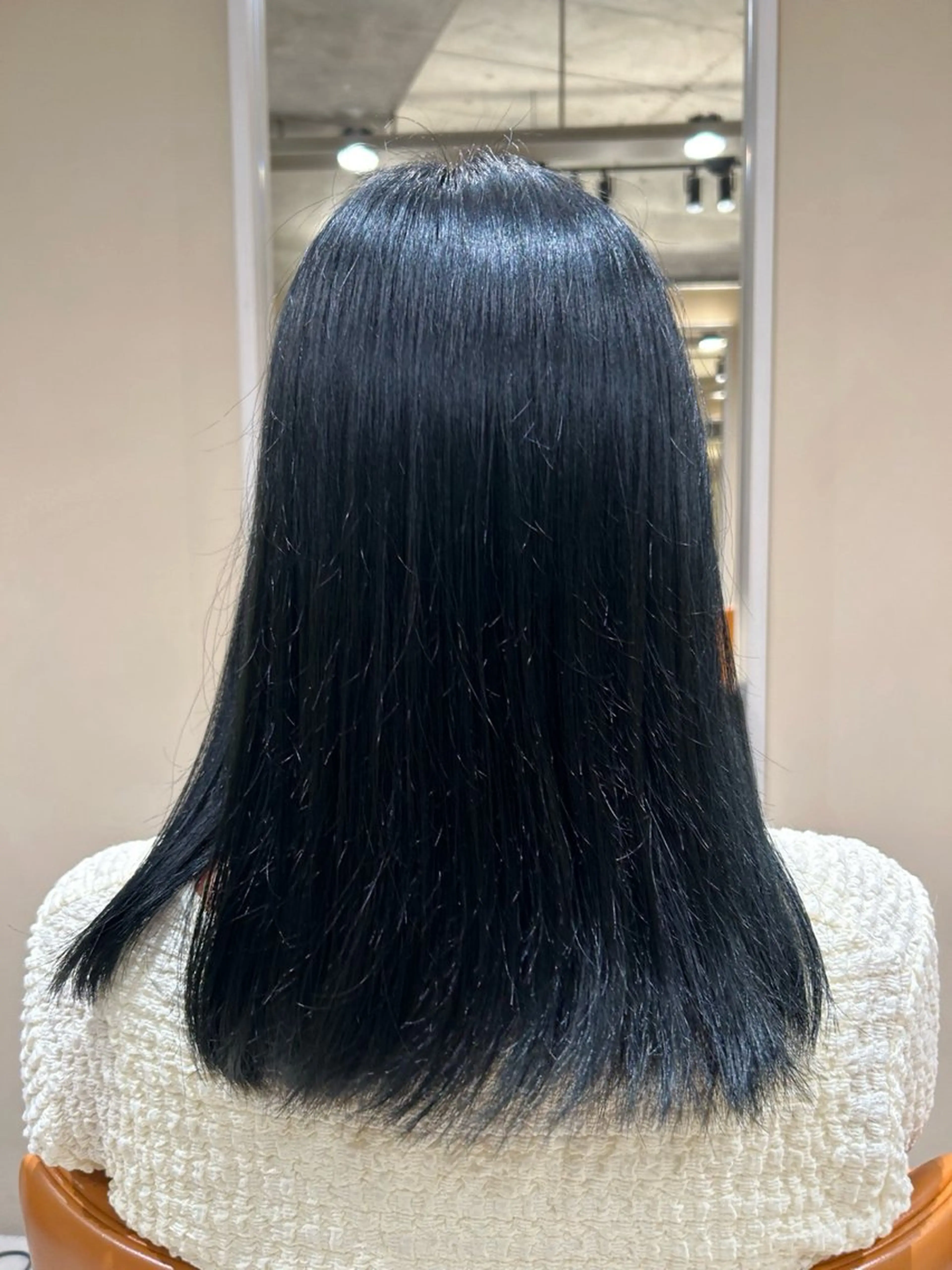 ロング カラー 黒髪 ブルーカラー ブルーブラック ヘアカラー 小川結子 NEROのヘアスタイル