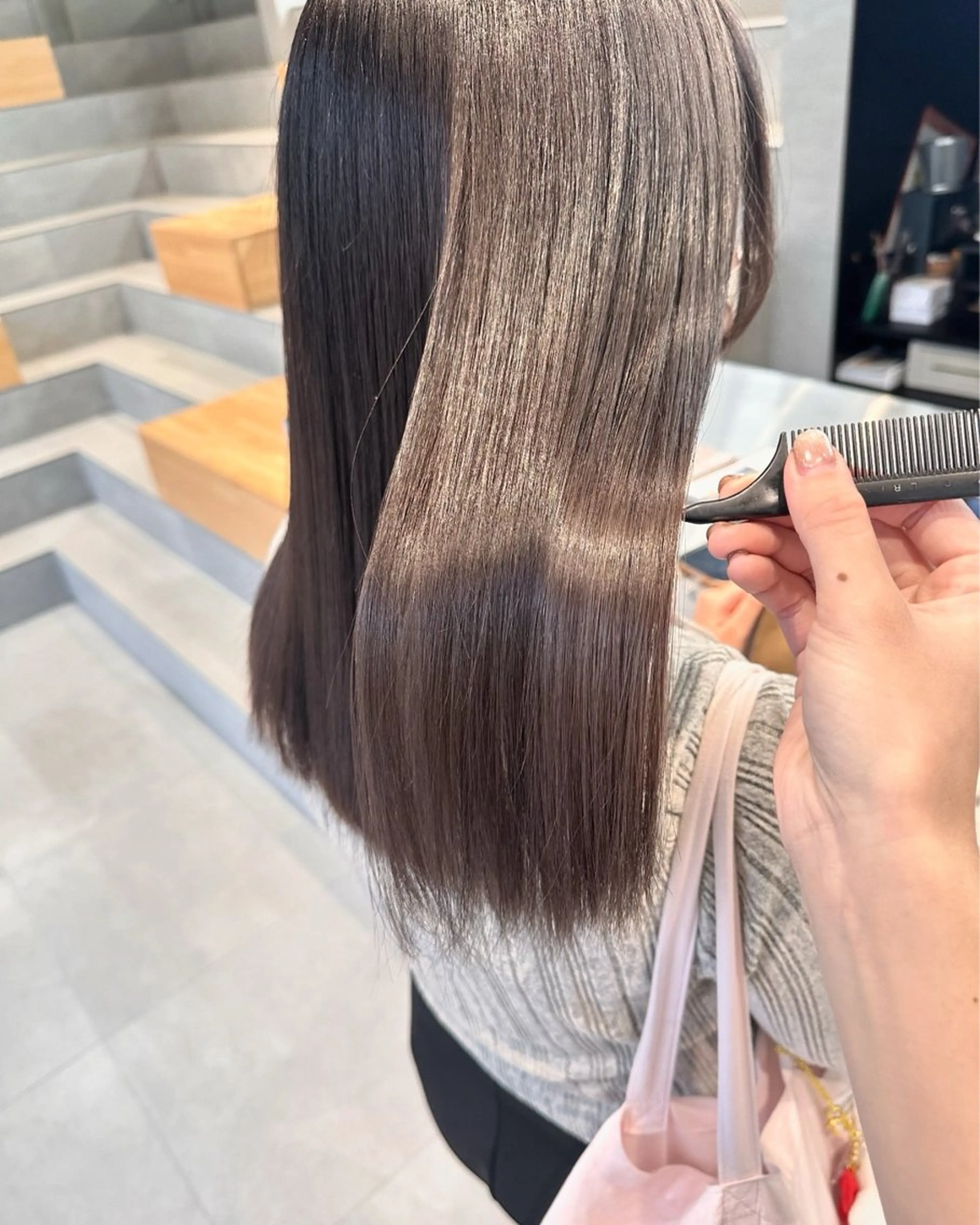 セミロング カラー 髪質改善 縮毛矯正 トリートメント 染谷 遥花のヘアスタイル