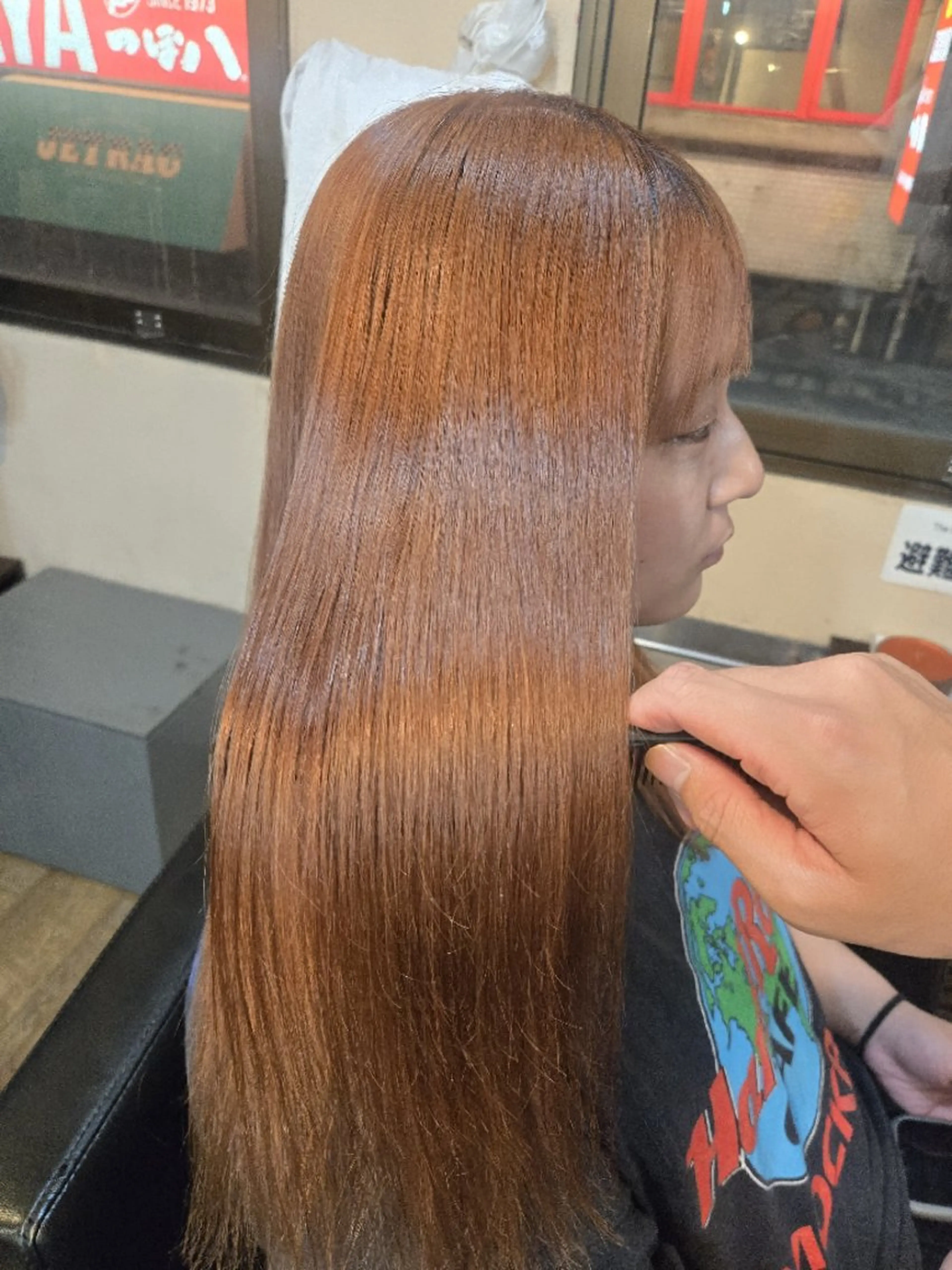 ロング カラー ブリーチ オレンジ SevenQuarter所属・セブン クォーターのヘアスタイル