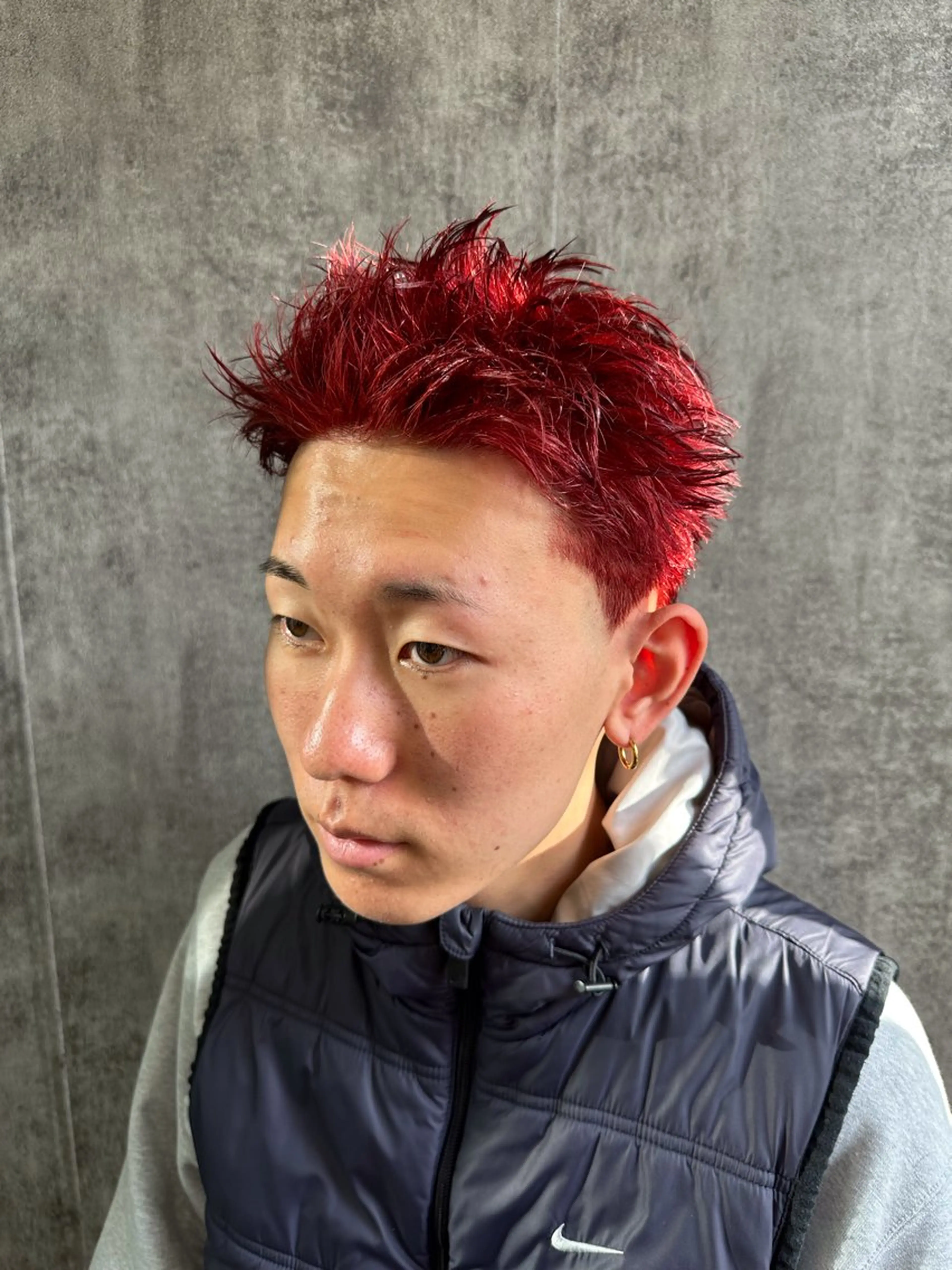 ショート カラー メンズ メンズハイトーン スパイキーショート 刈り上げ ハイトーンカラー レッドカラー ヘアカラー lana hair 新宿/髪質改善のヘアスタイル