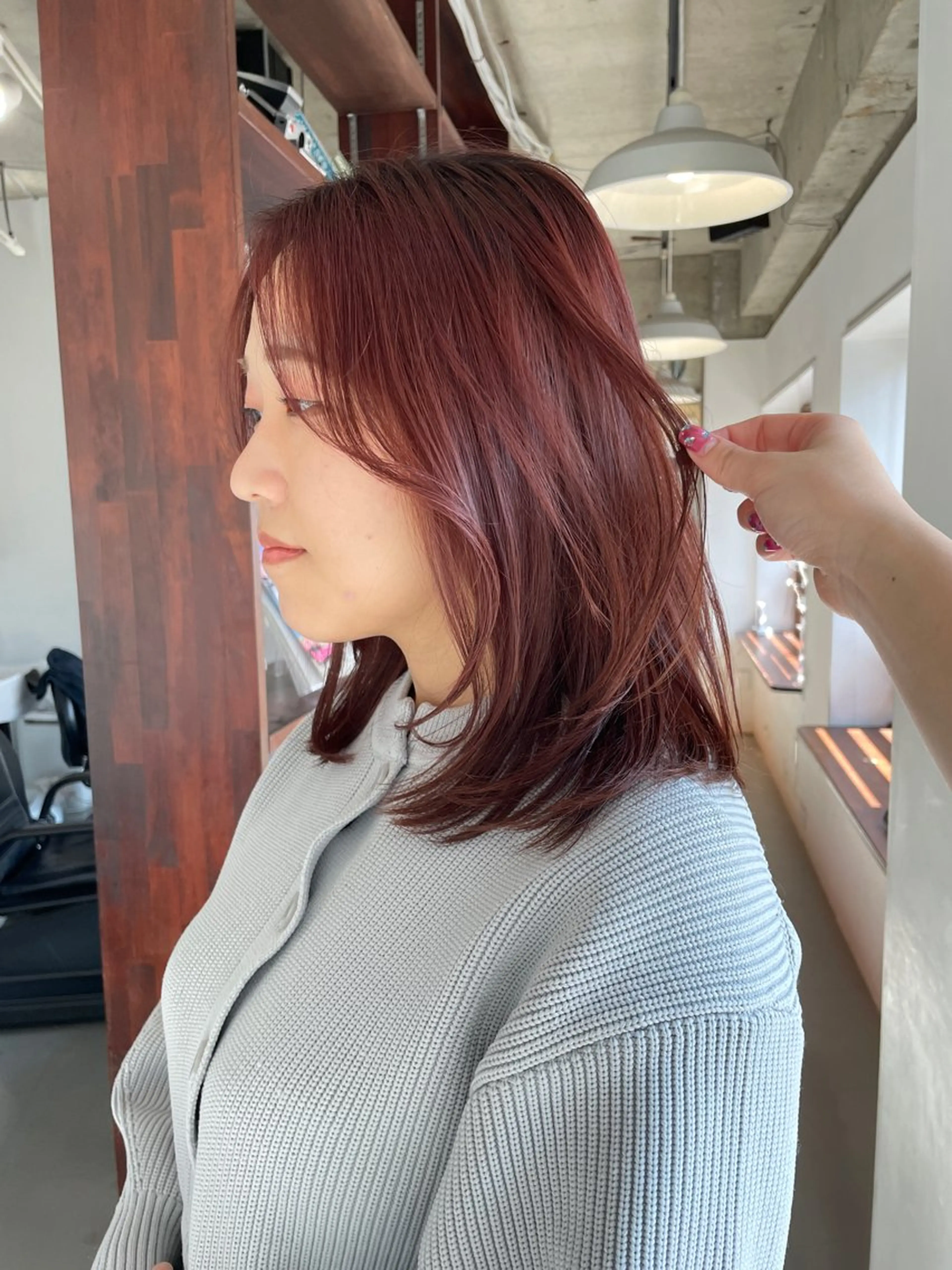 ミディアム カラー ブリーチ ブリーチなしカラー silo所属・silo MOKA 顔周りカット🦦のヘアスタイル