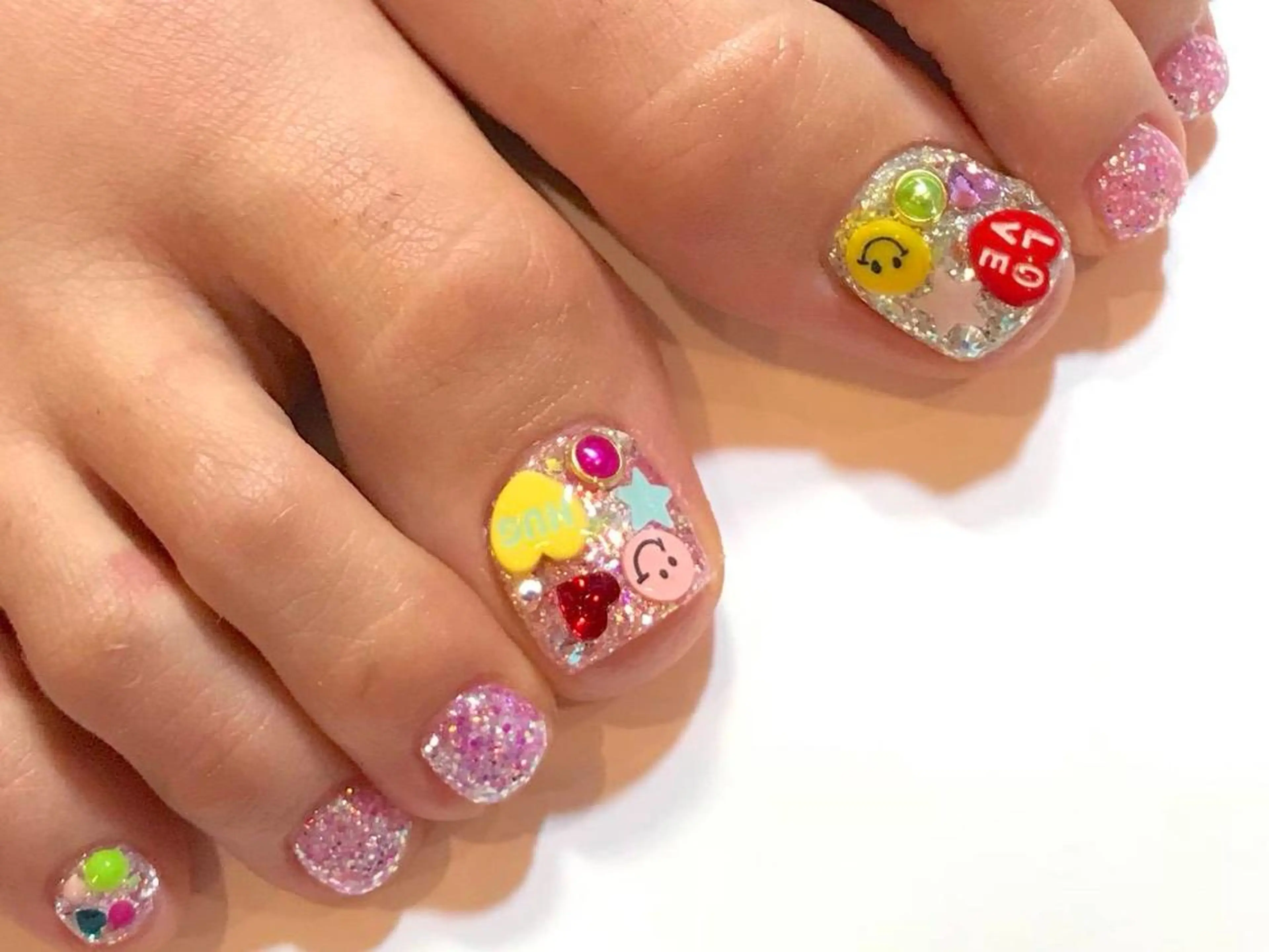 ネイル フットネイル 🤍POP可愛い🧸 Menailのネイルデザイン