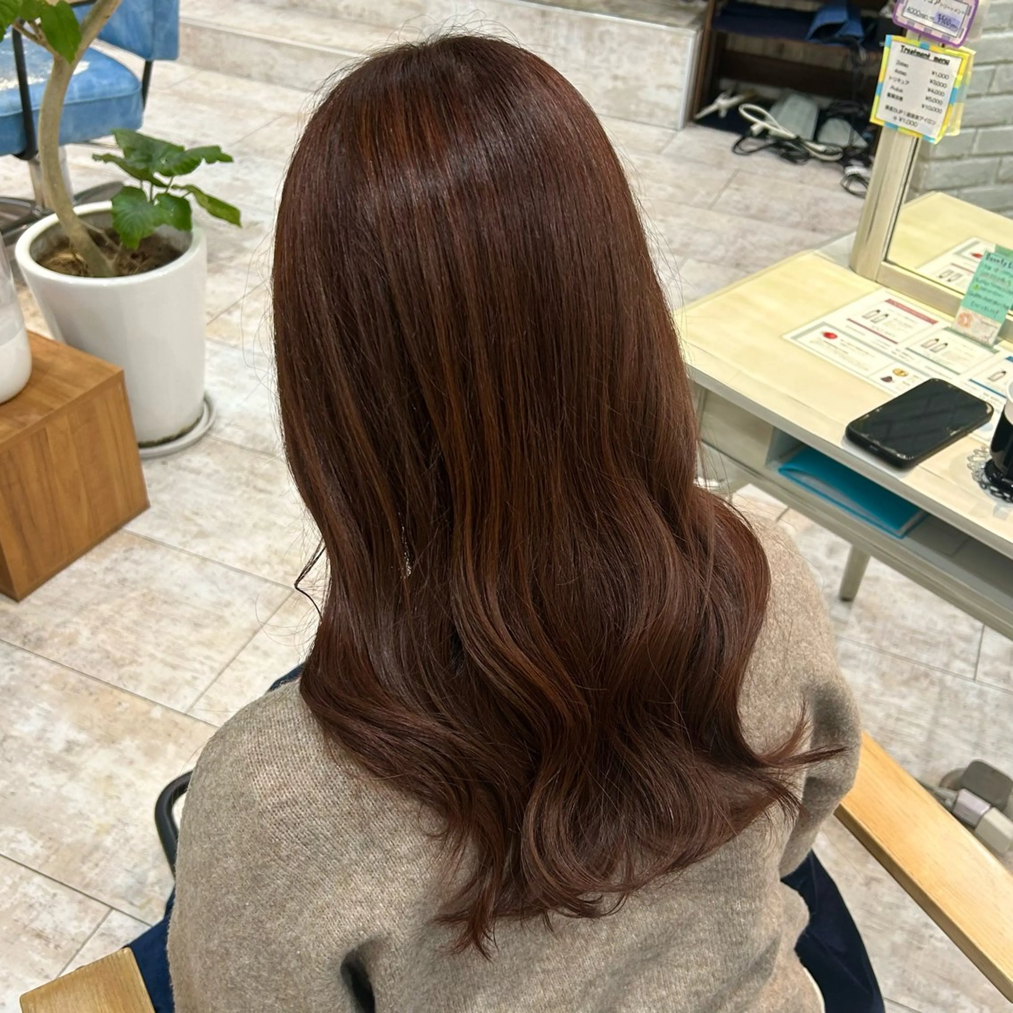 セミロング カラー カット ヘアカラー トリートメント 🫧透け感⋆艶髪💎 山口アヤカのヘアスタイル