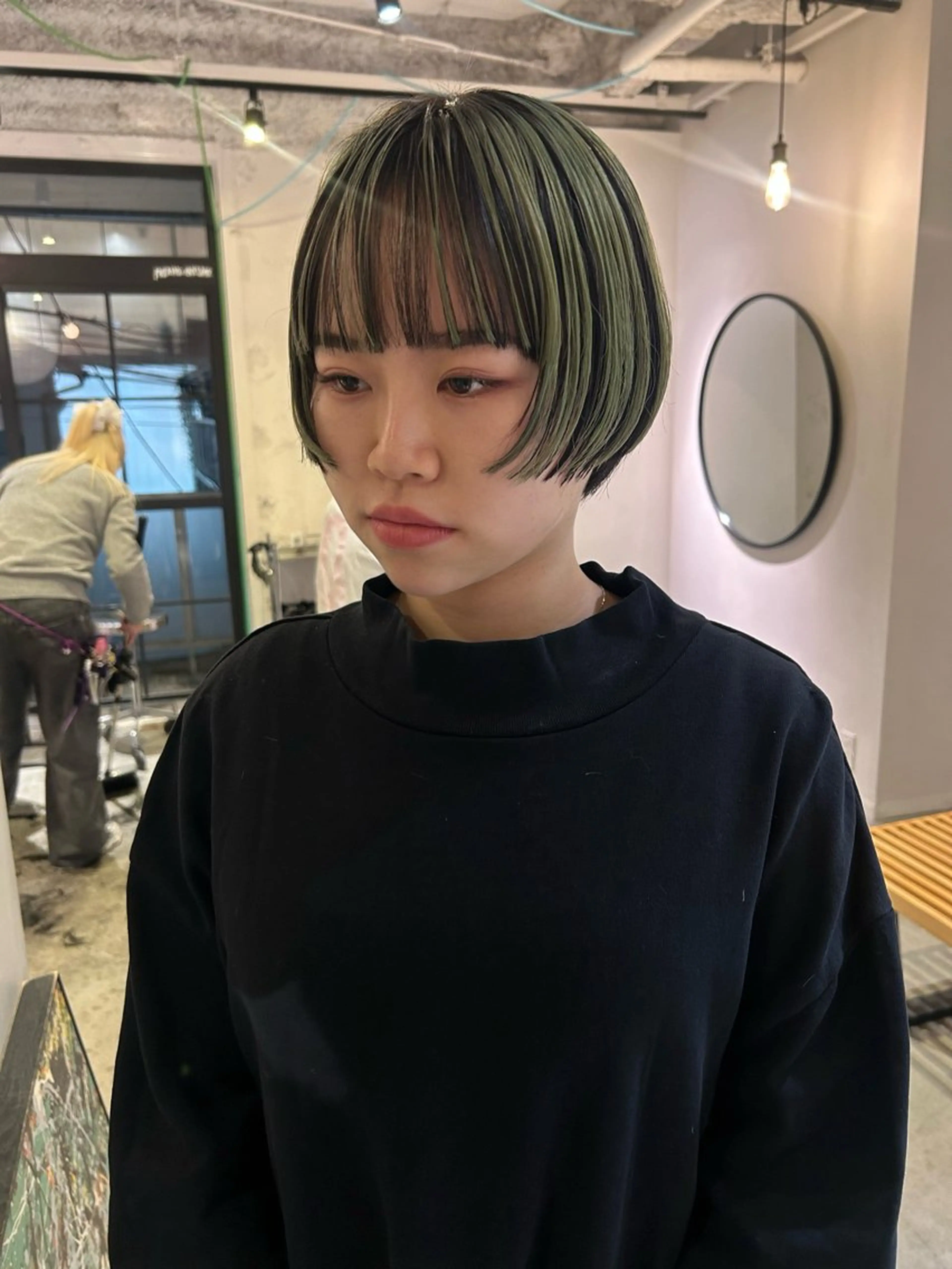 ショート カラー デザインカラー ミント ショートヘア カット ヘアカラー トリートメント Loom.所属・村上雅人 ナチュラルモードのヘアスタイル