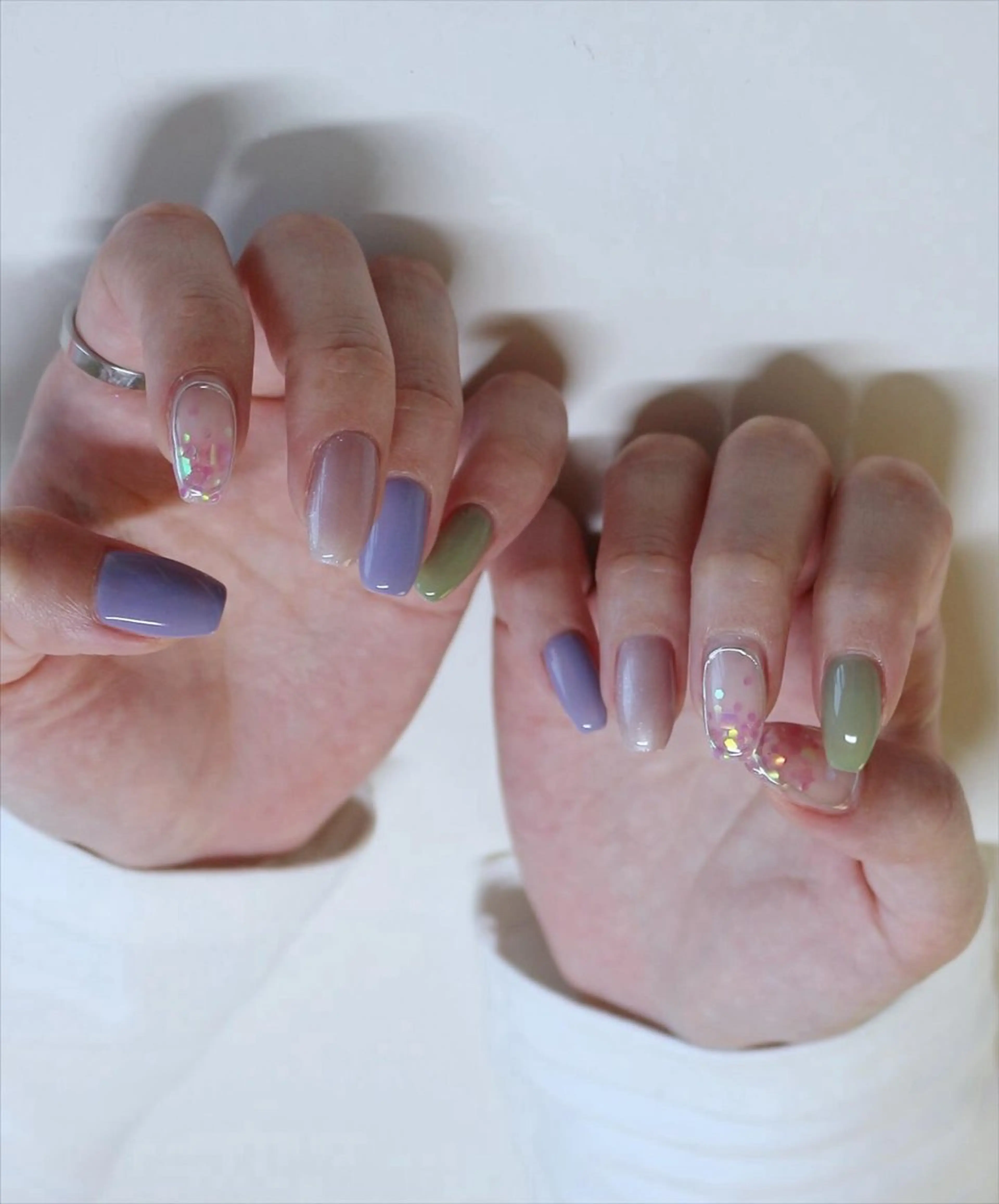 ネイル フラワーネイル グリーン ホログラムネイル パープル ハンドネイル Baku Nailsのネイルデザイン