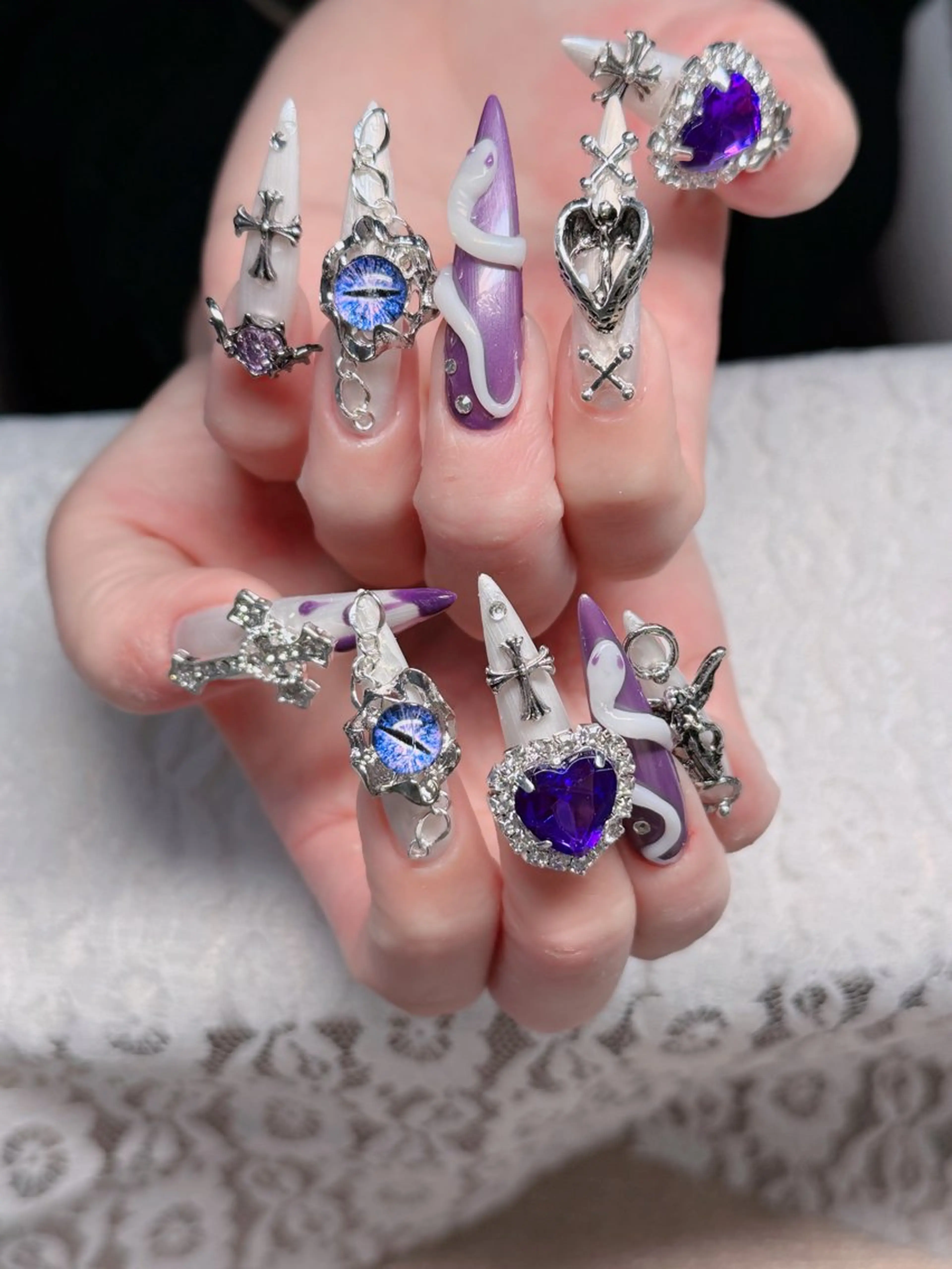 ネイル オーロラネイル フレンチネイル ジェルネイル ハロウィン キラキラネイル ハンドネイル H.baby Nail Salon所属・H.baby Nail Salonのネイルデザイン