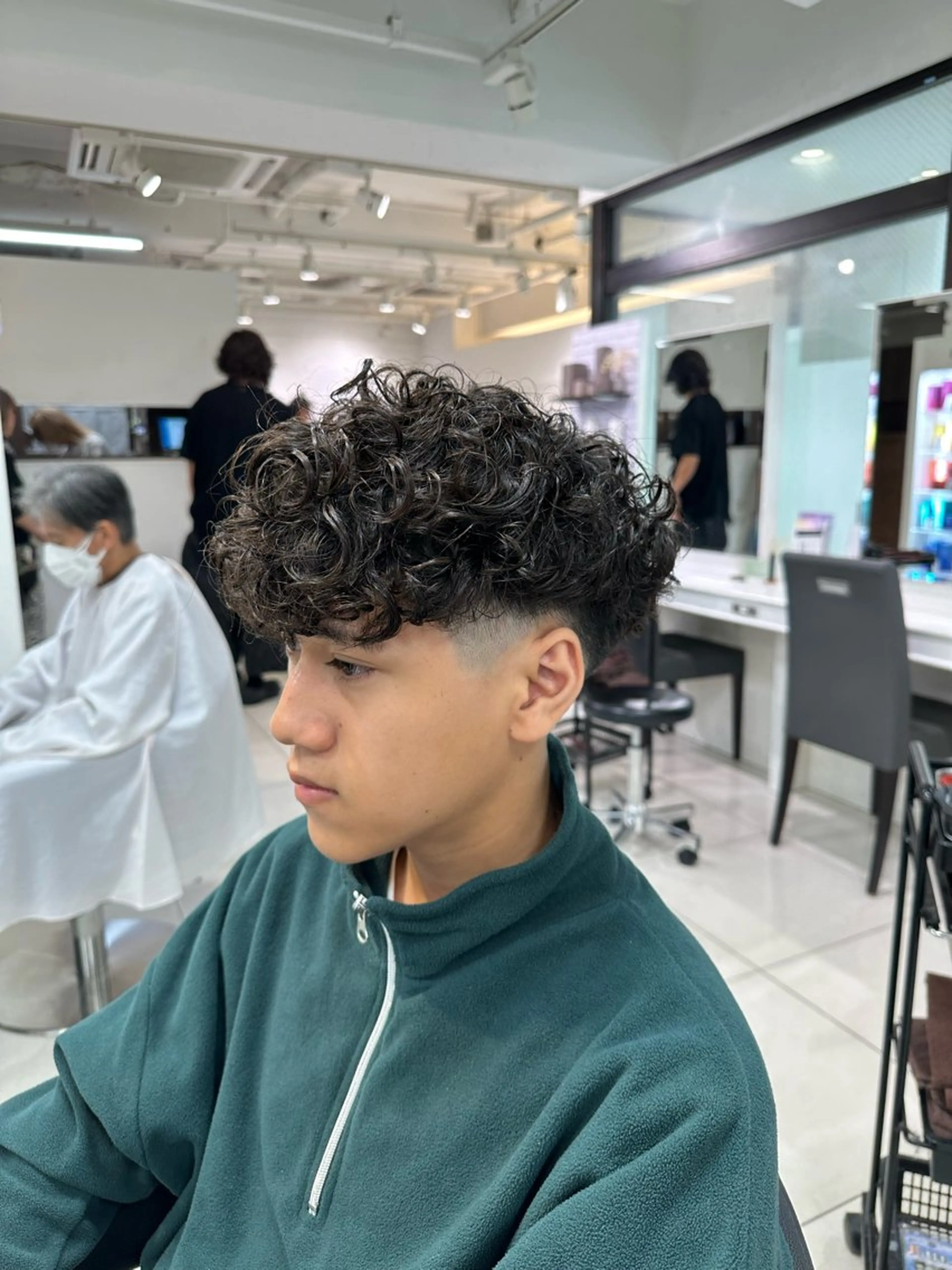 ショート パーマ メンズ スペインカール カット パーマ トリートメント フェザーパーマ職人 🪶ryosukeのヘアスタイル