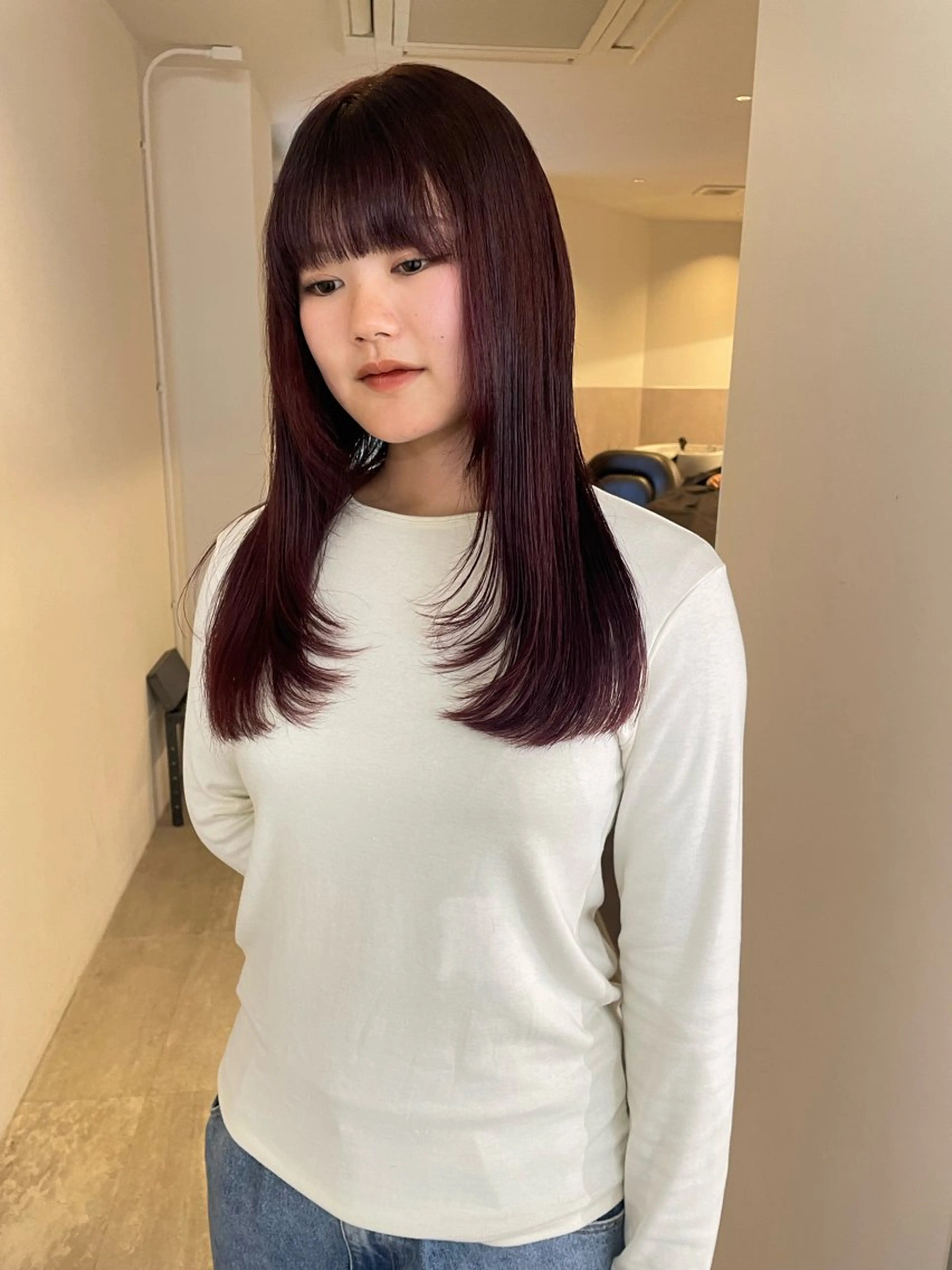 セミロング カラー ボルドーカラー ブラウンカラー レッドカラー レッドブラウン レイヤーカット カット ヘアカラー トリートメント MIU/ルーツカラー ボブ/顔周りレイヤーのヘアスタイル
