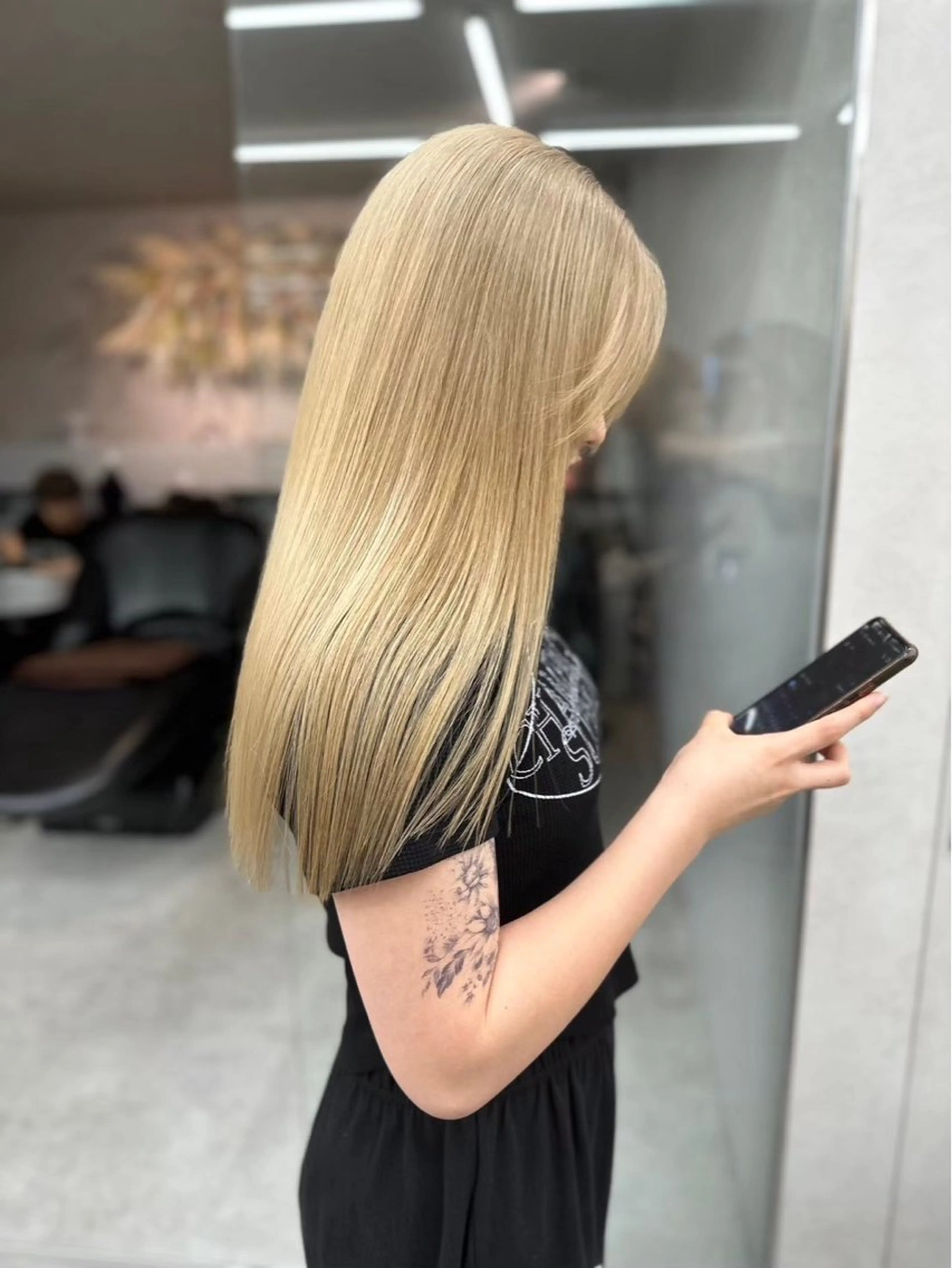 ロング カラー ハイトーンカラー 髪質改善 縮毛矯正 【美髪矯正) 吉村　清志のヘアスタイル