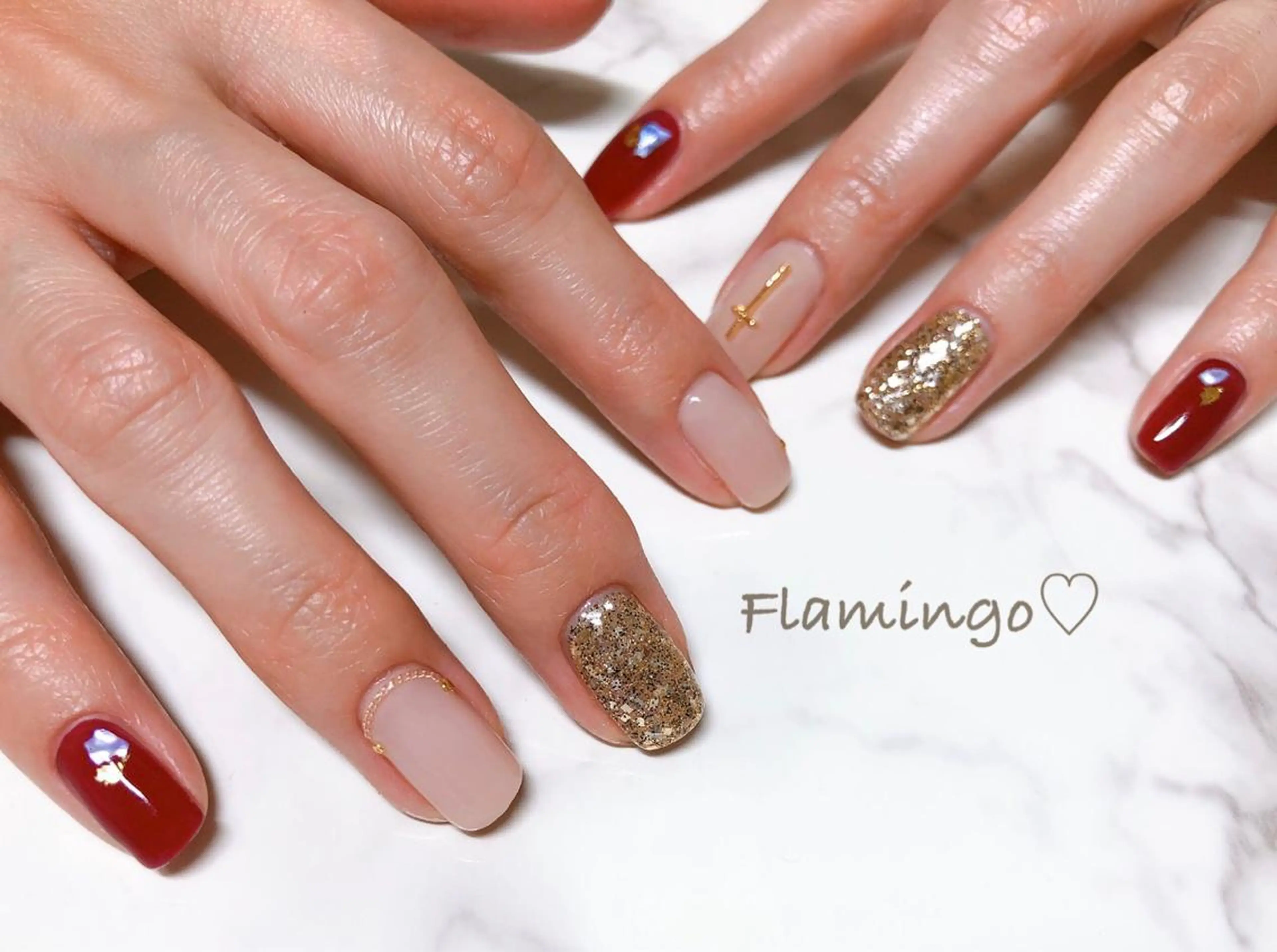 ネイル アートネイル ゴールド キラキラネイル ラメ(グリッター) ワンカラーネイル 40代からの爪を守る ×ケア重視サロン♡のネイルデザイン