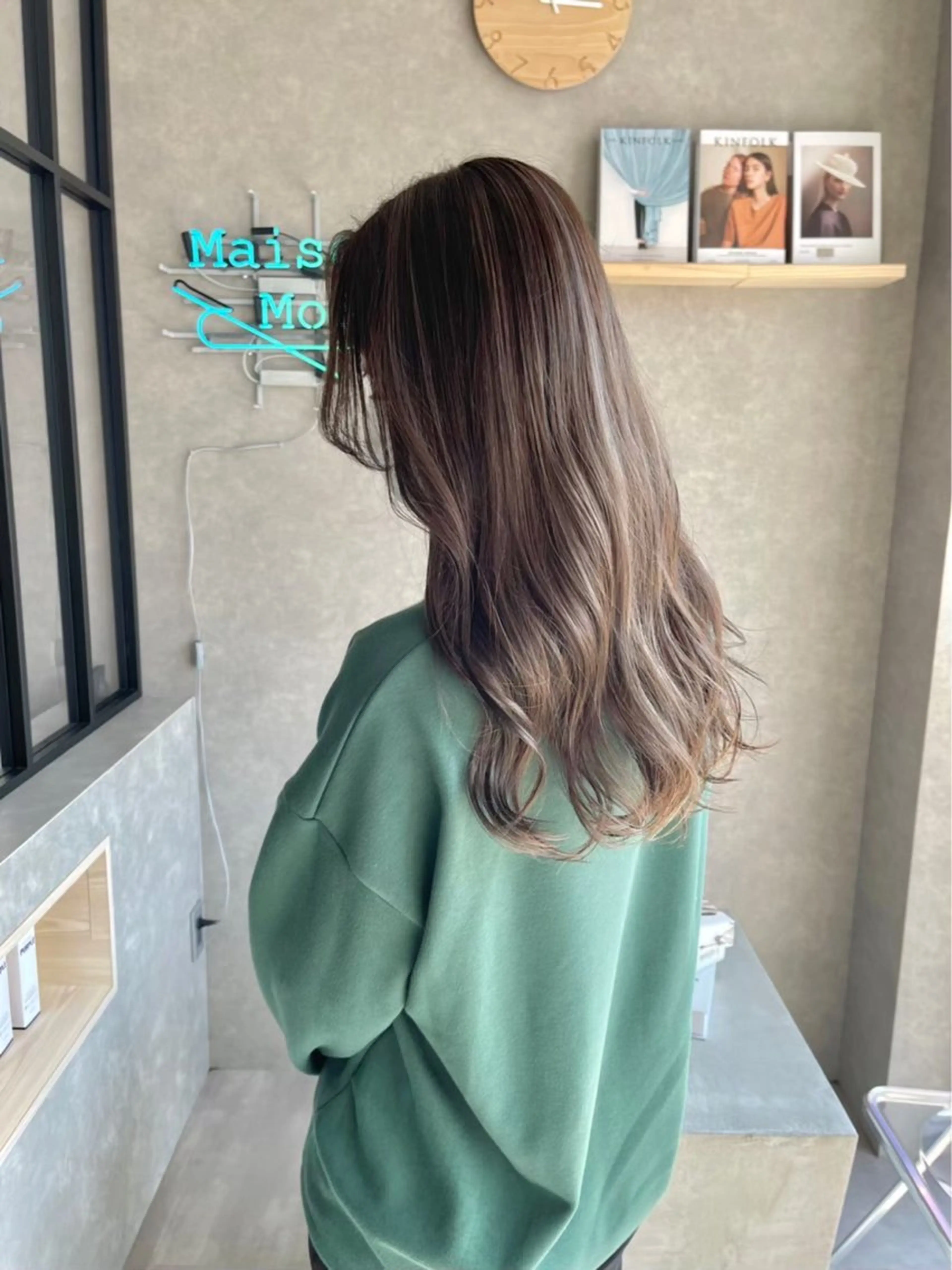 ロング カラー アッシュ ミストバング ベージュカラー ブリーチ デザインカラー 長谷川 湧のヘアスタイル