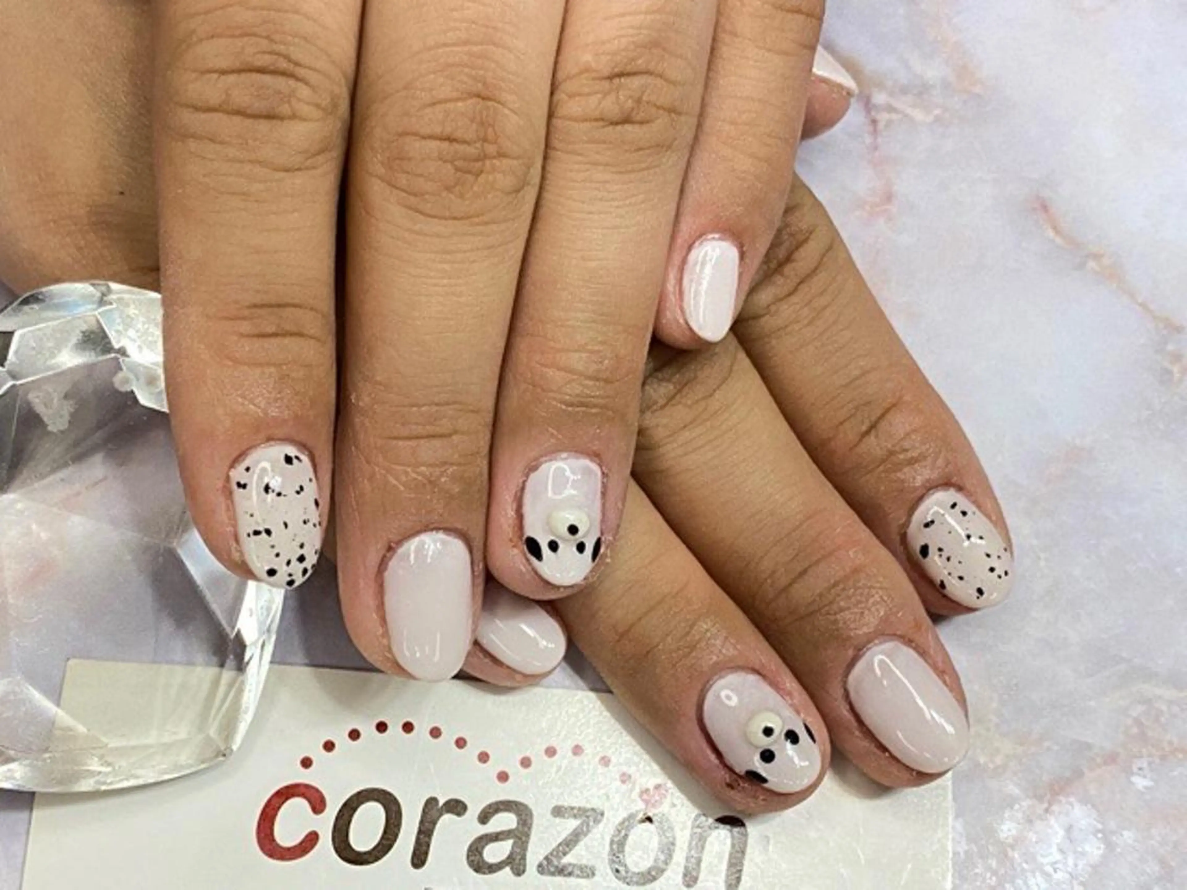 ネイル アートネイル ホワイト corazon所属・ネイリスト aicoのネイルデザイン