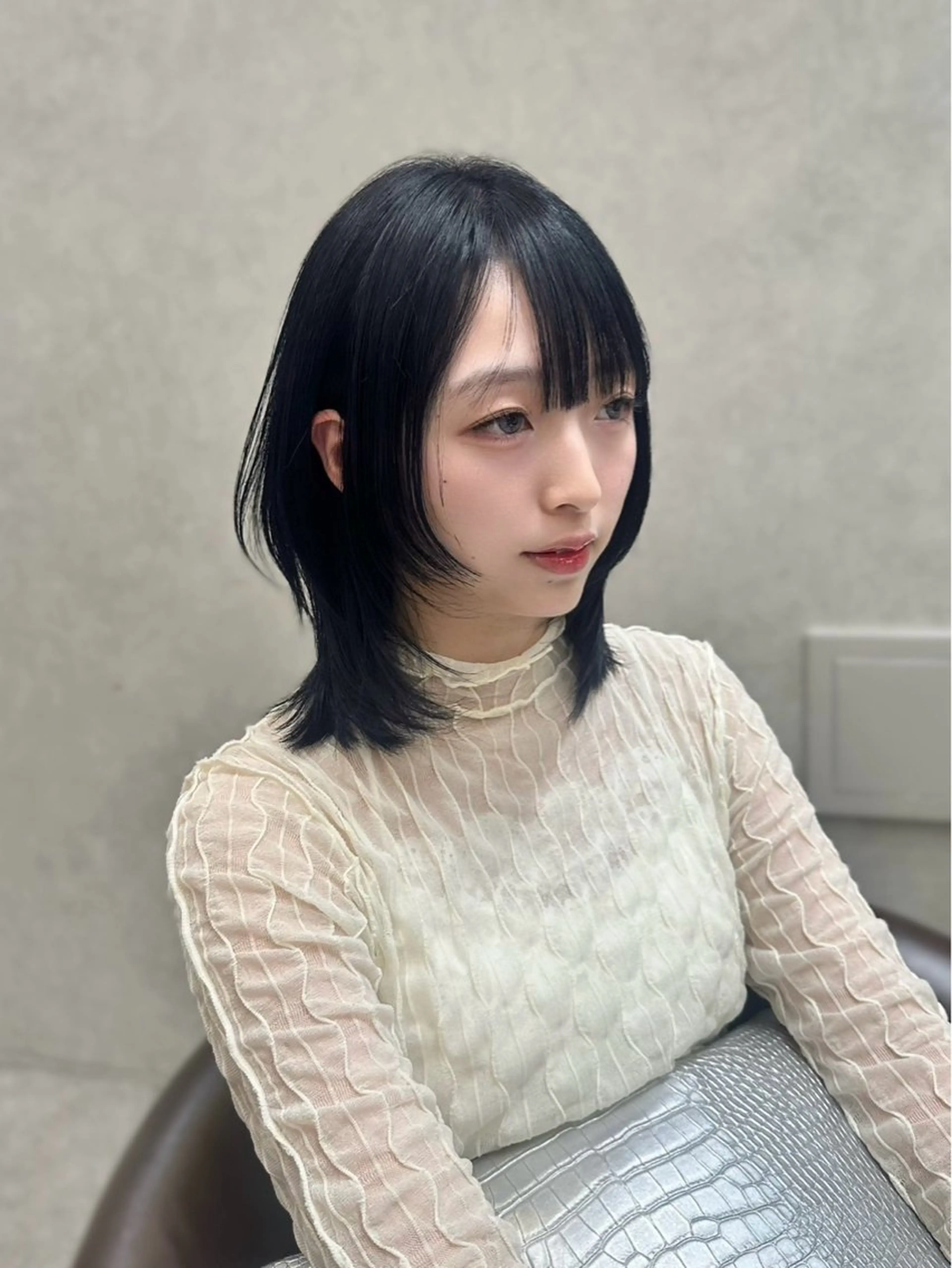 ミディアム カット ヘアカラー トリートメント karin ボブハイトーンのヘアスタイル