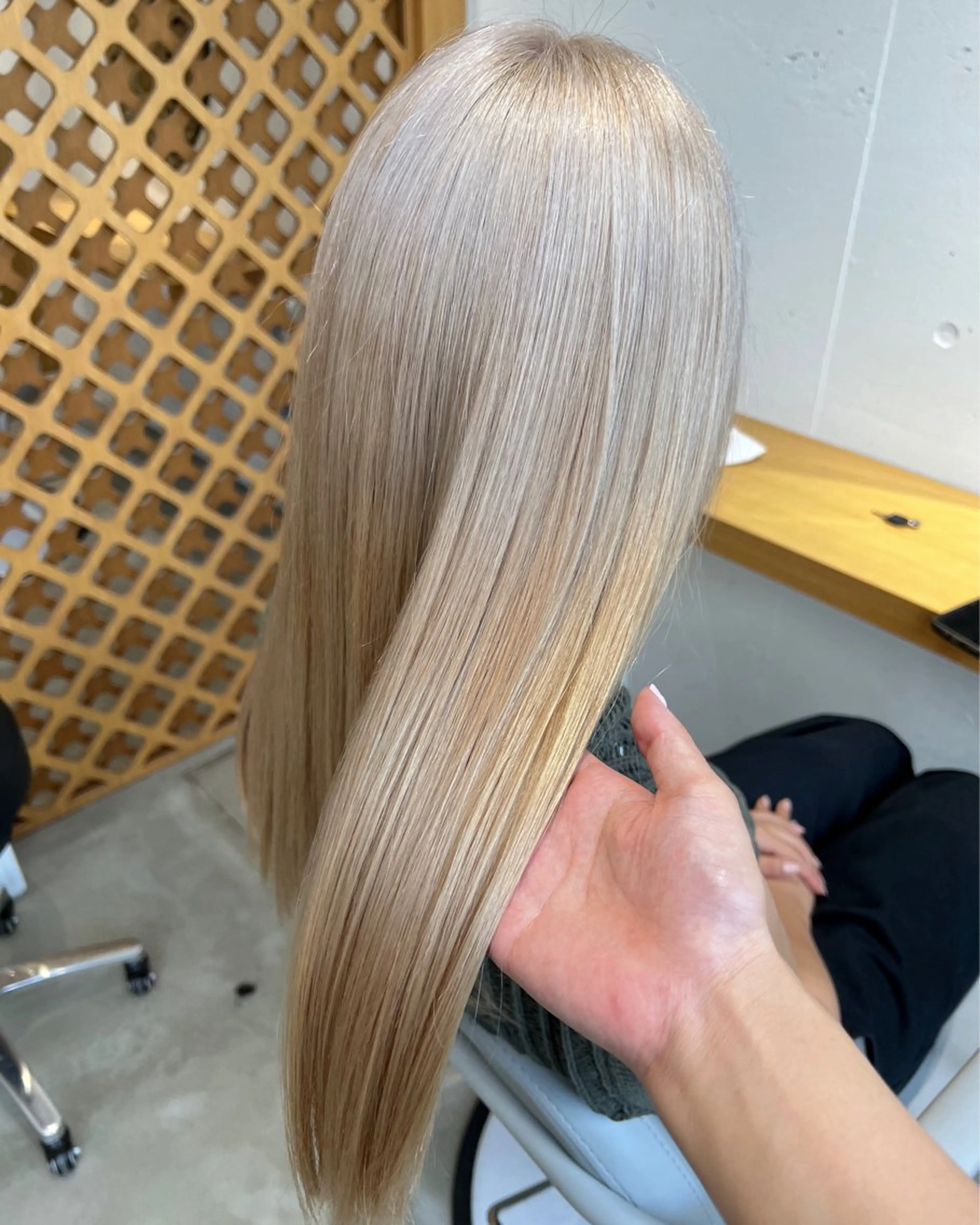 ロング カラー 色落ち可愛い艶ハイト ーン🧊AZUKIのヘアスタイル