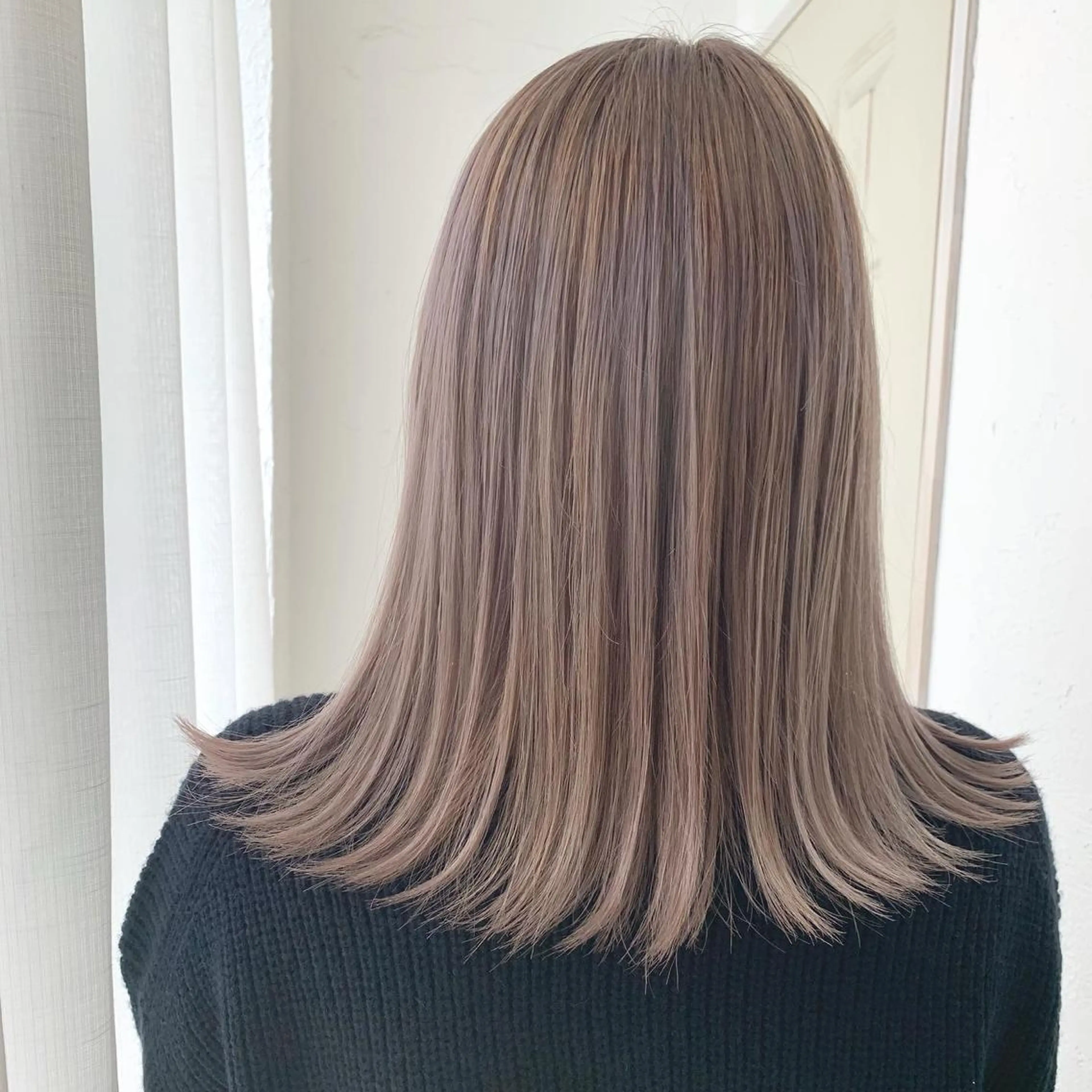 セミロング カラー ブリーチ カット ヘアカラー fio マナミのヘアスタイル