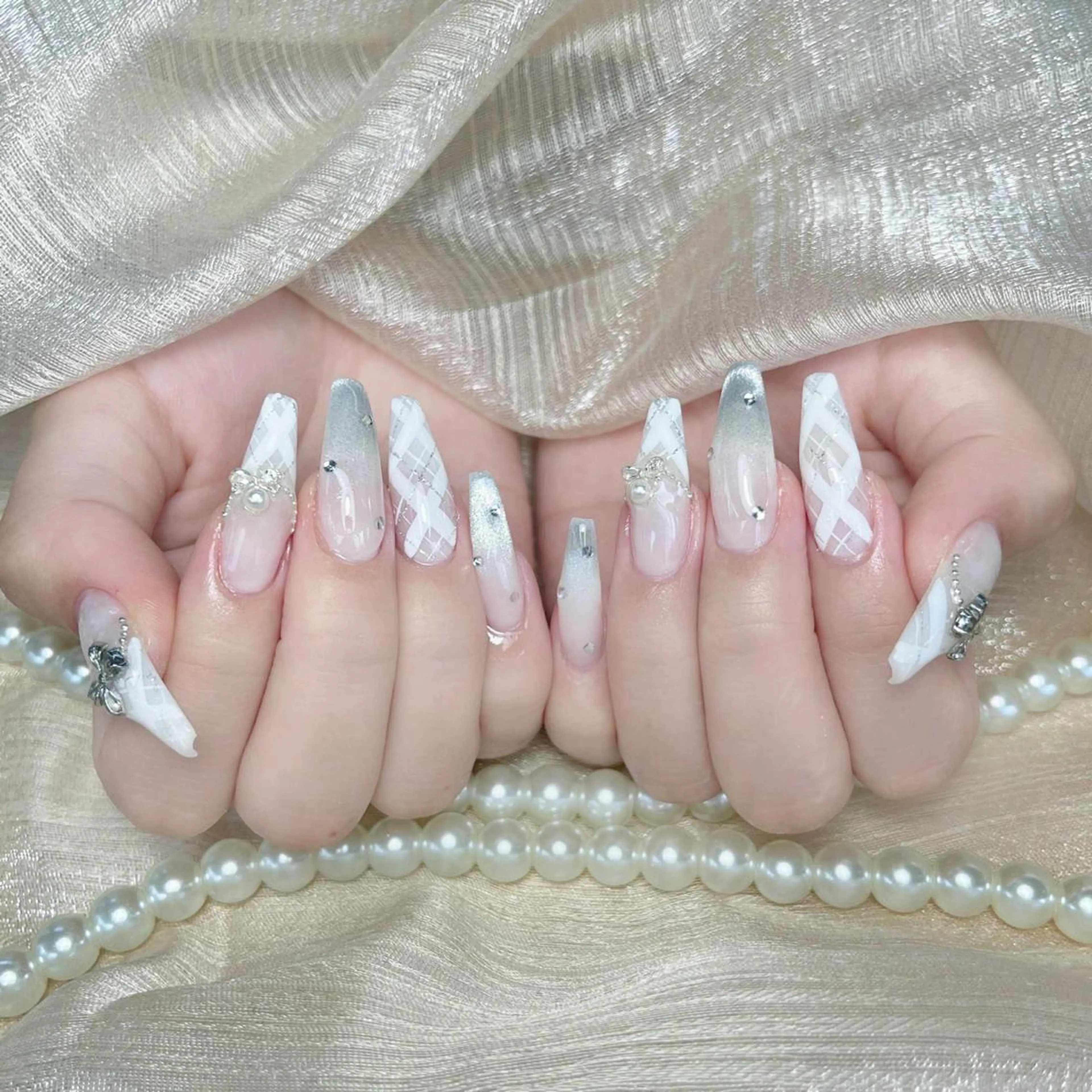 ネイル ガーリー ハート ピンク シルバー Jerry Novaのネイルデザイン