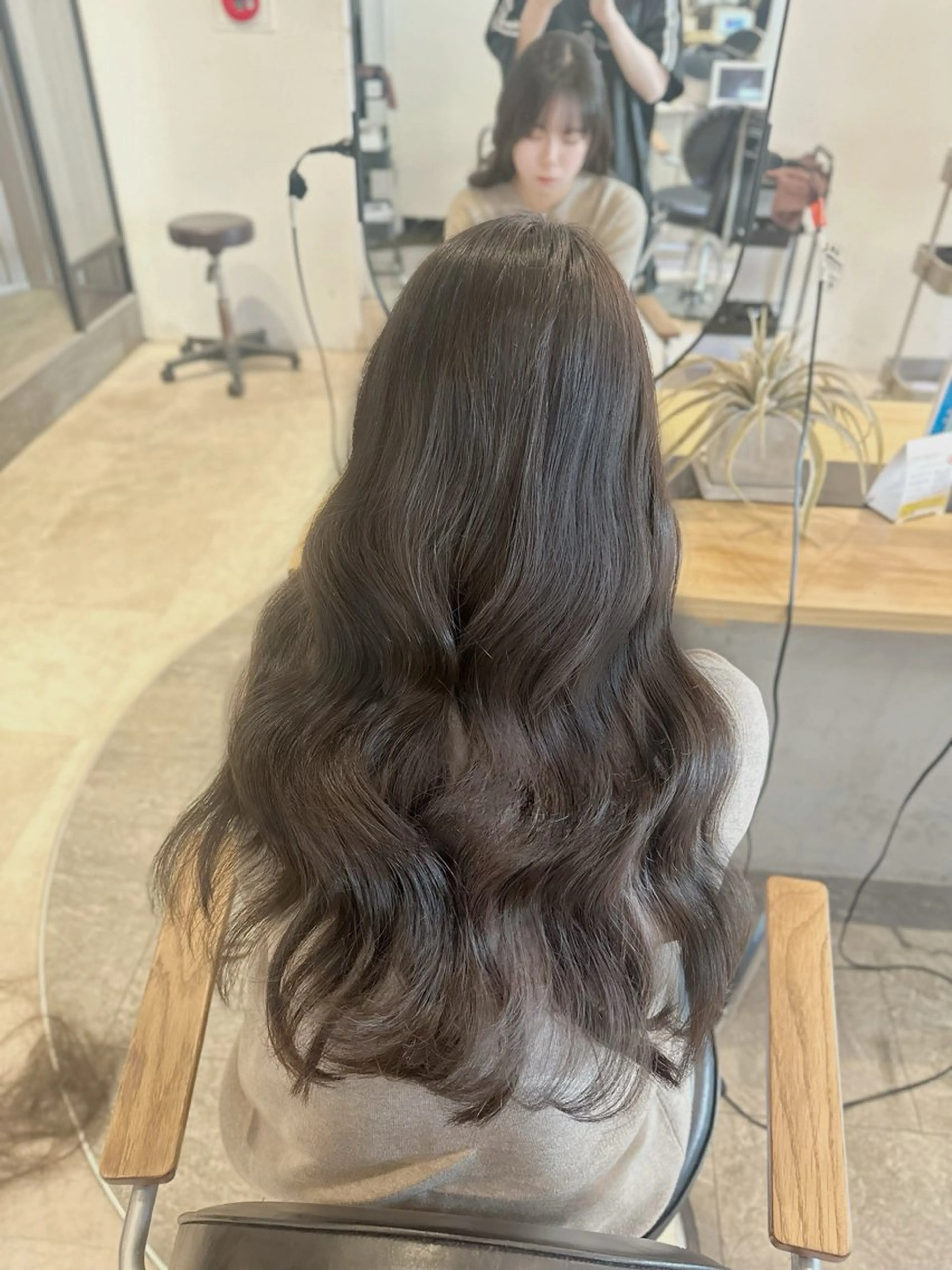 ロング カラー アッシュ アッシュブラウン ブリーチ ブラウンカラー ブリーチなしカラー カット ヘアカラー ラフィス池袋所属・✨本格的韓国スタイル 特化✨ﾊﾙｶ✨️のヘアスタイル