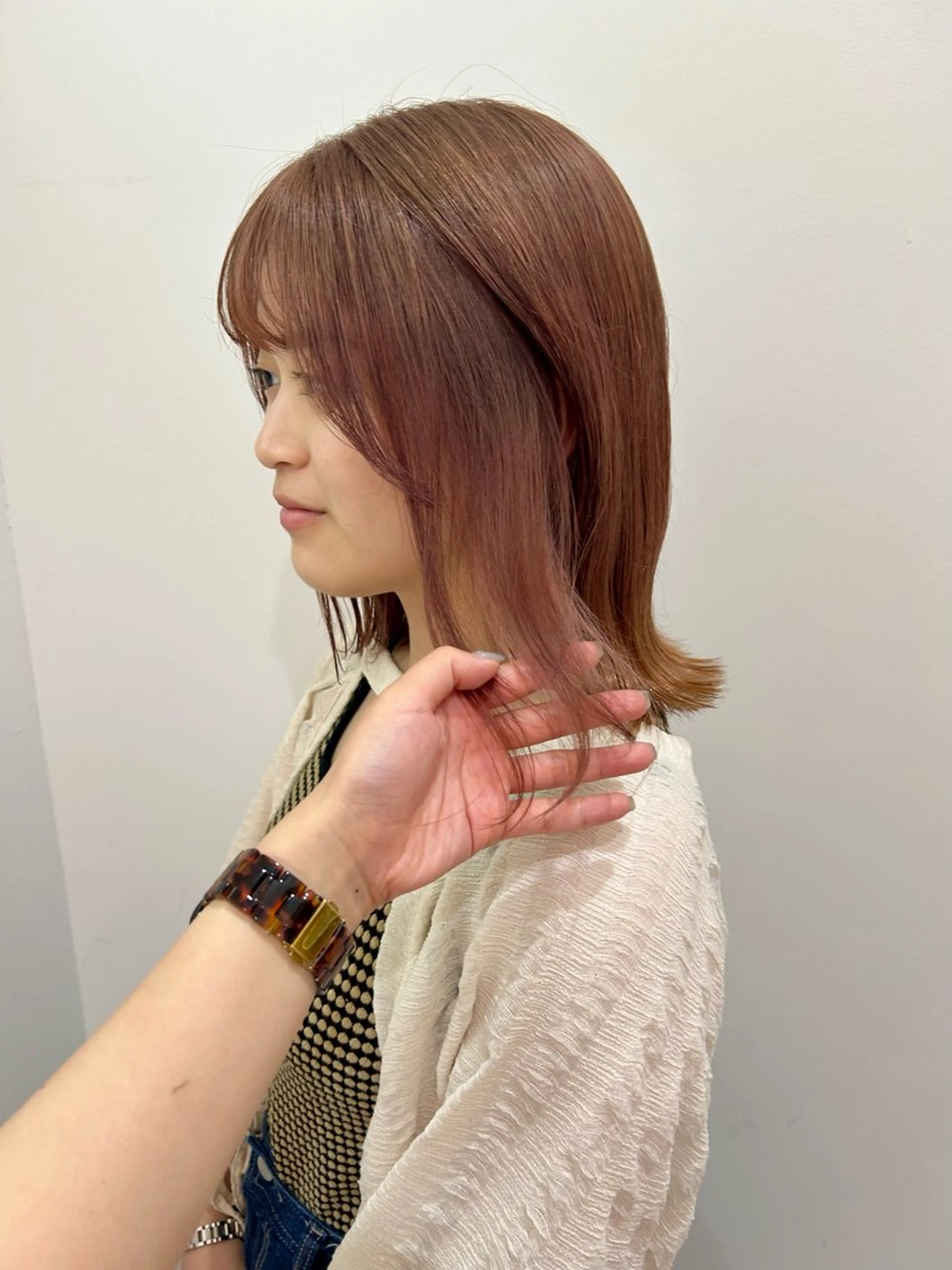 ミディアム カラー ベージュカラー ブリーチ ピンクカラー ピンクベージュ 外ハネヘア ヘアカラー お顔まわりカット/ 暖色カラー🍑Amiのその他イメージ