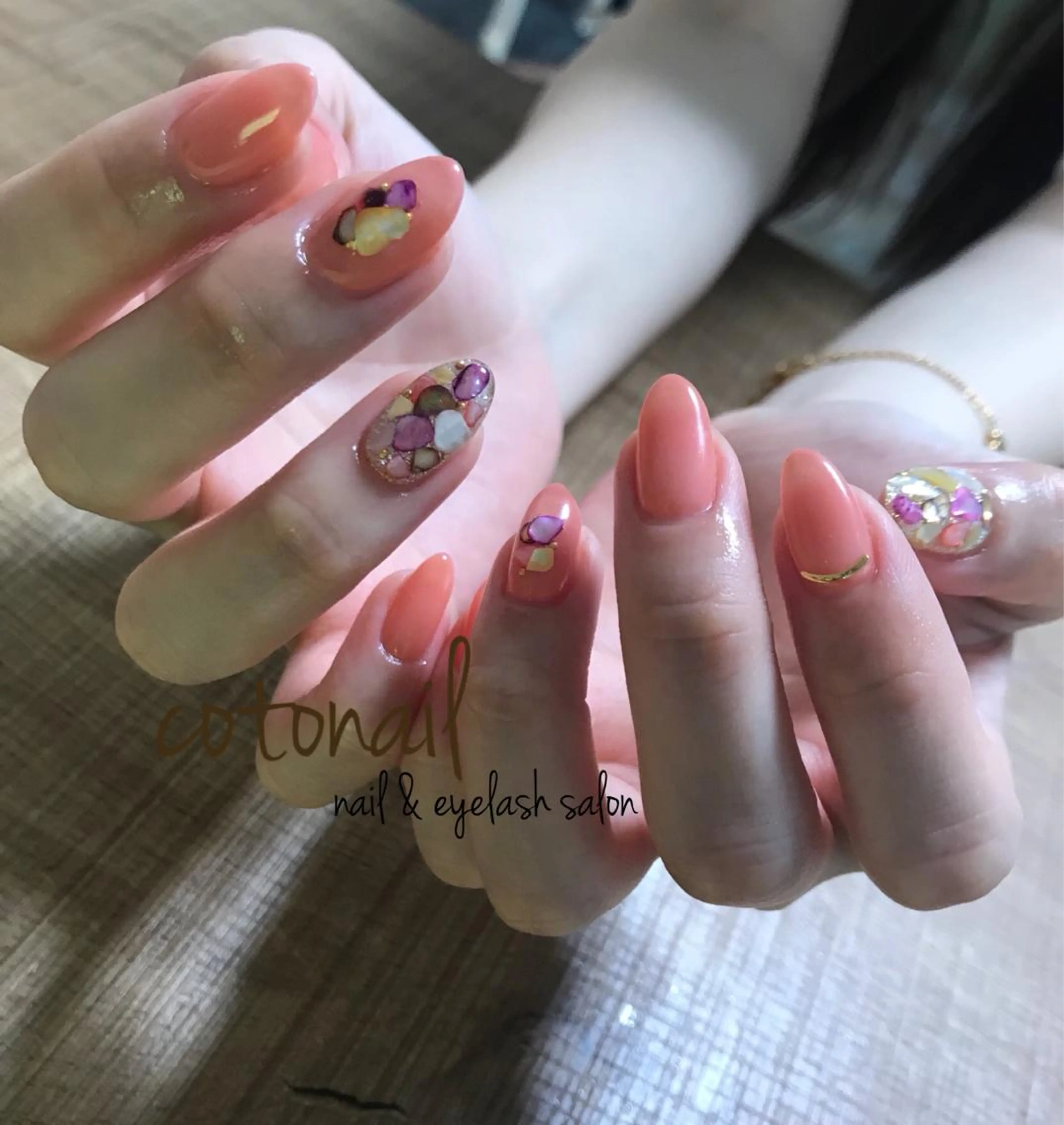 ミディアム ネイル アートネイル ハンドネイル ツメトマツゲ .のネイルデザイン